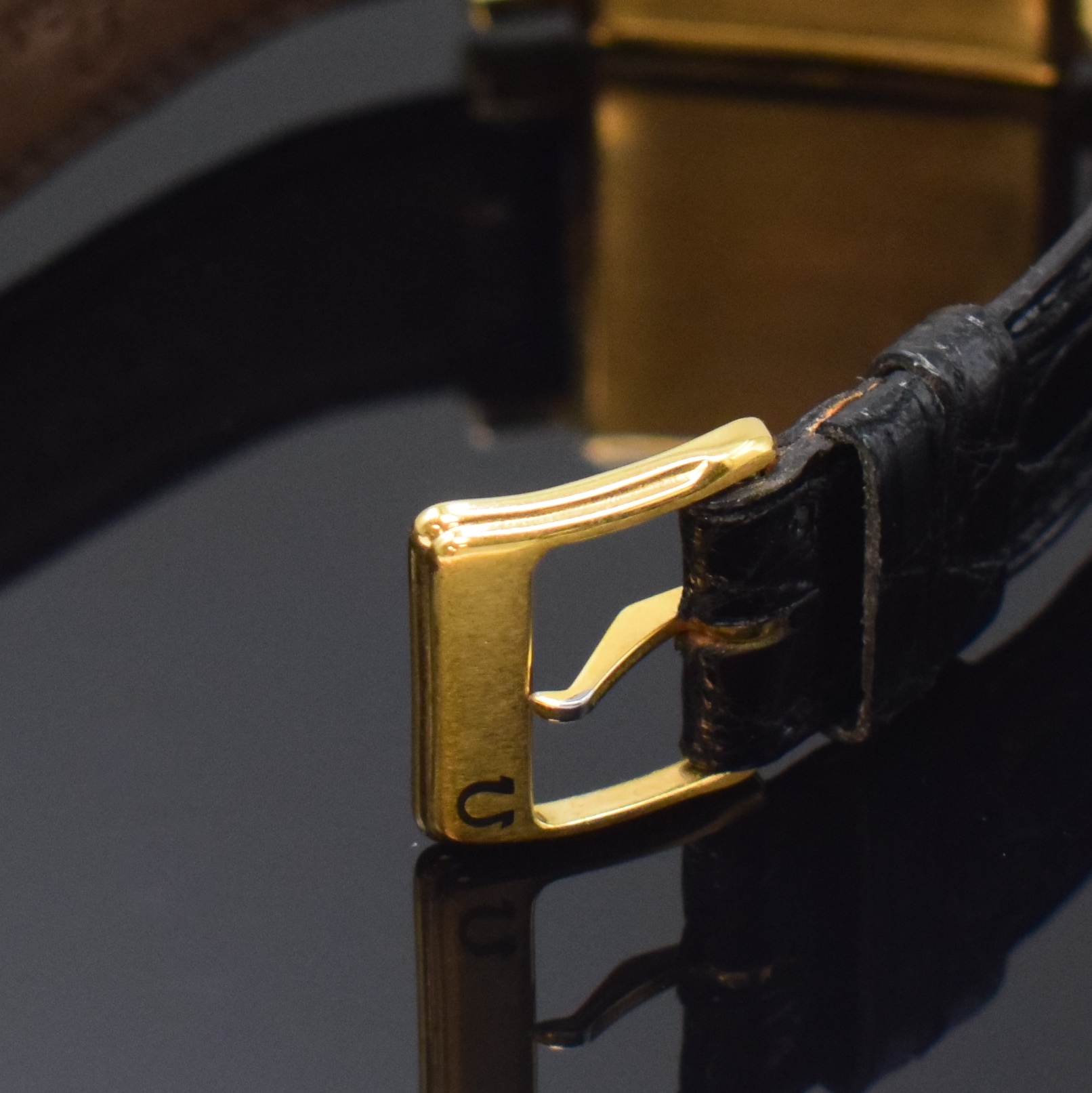 Detail b: OMEGA rechteckige Armbanduhr in 14k Gold- Filled, Schweiz / USA um 1951, Handaufzug, 2-tlg. Geh., Boden aufgedr., silb. Zifferbl. rest., gold. ...
