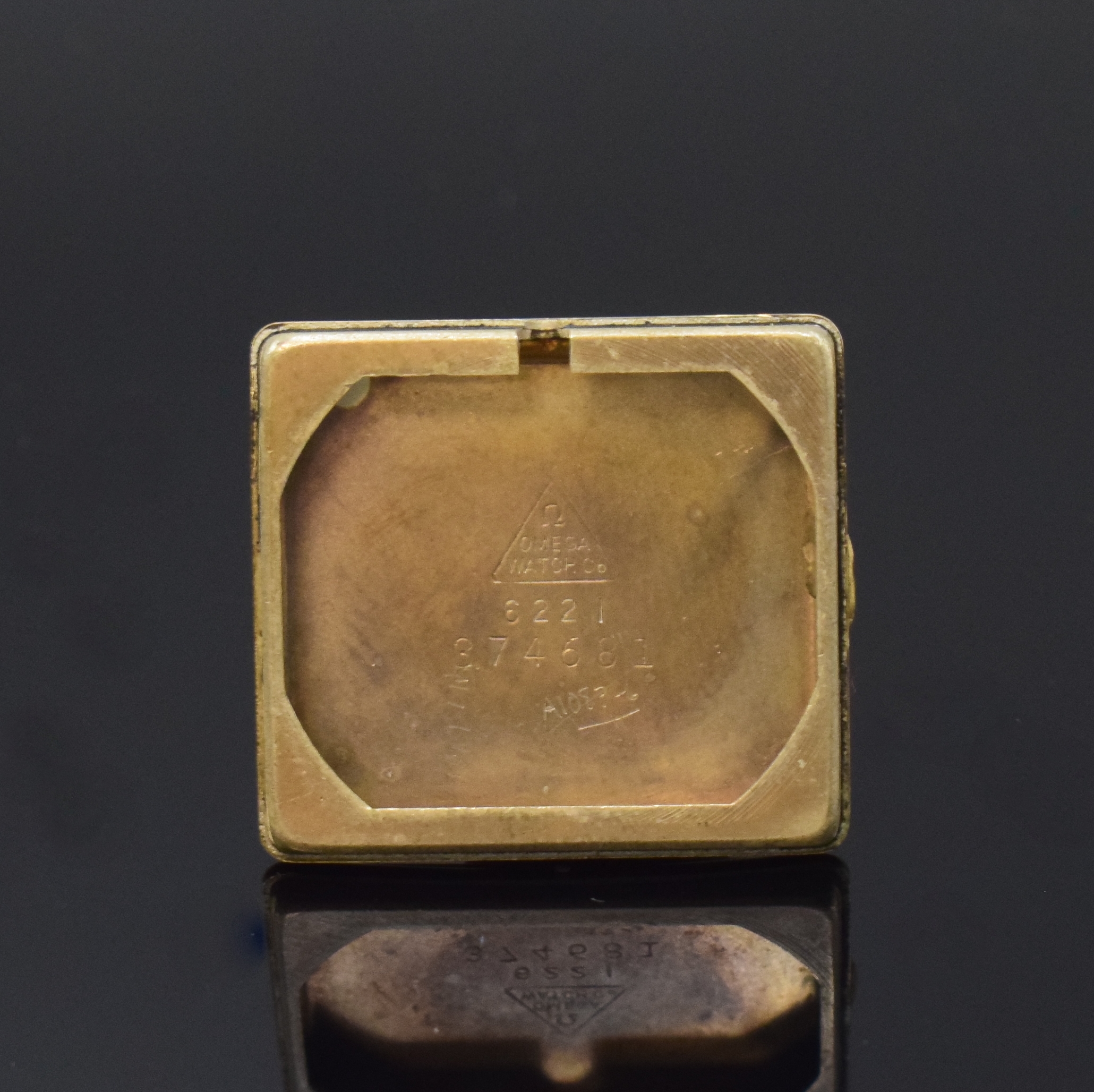 Detail f: OMEGA rechteckige Armbanduhr in 14k Gold- Filled, Schweiz / USA um 1951, Handaufzug, 2-tlg. Geh., Boden aufgedr., silb. Zifferbl. rest., gold. ...
