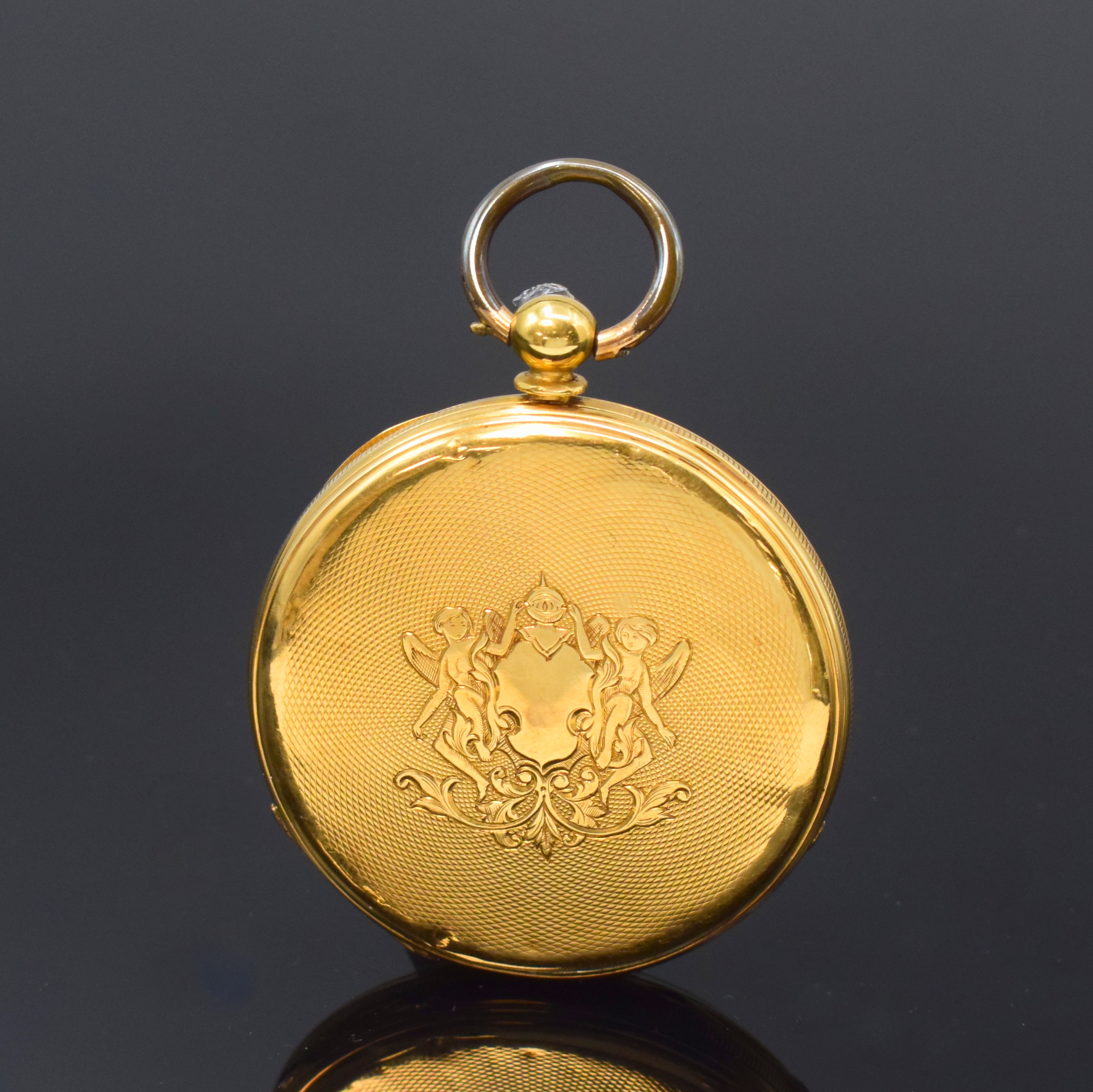 Detail a: Ls. Ate. PIGUET offene Herrentaschenuhr in GG 750/000, Schweiz um 1860, Schlüsselaufzug, guill. 2-Deckel-Goldgeh. dell., Emailzifferbl. riss., ...