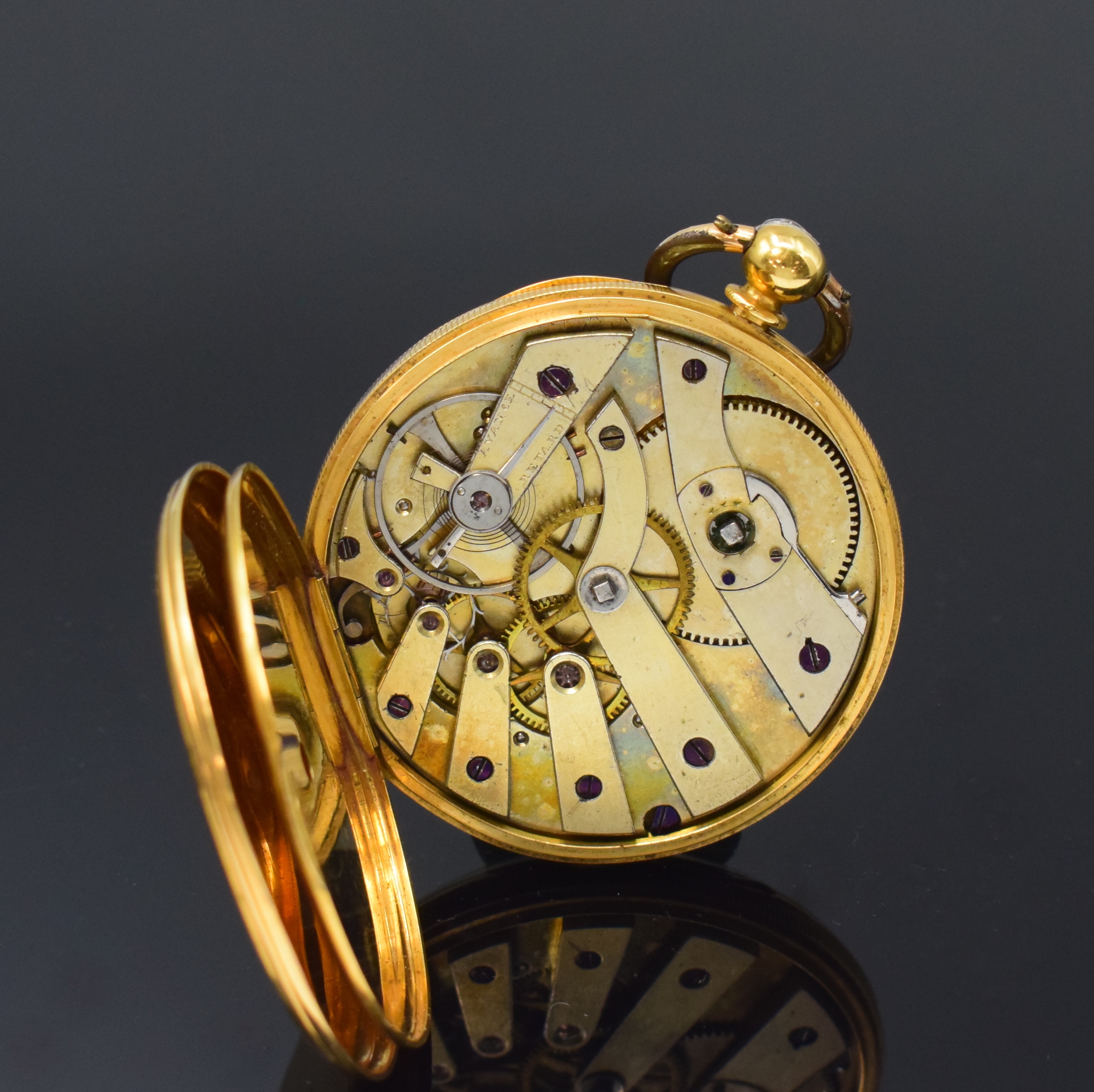Detail e: Ls. Ate. PIGUET offene Herrentaschenuhr in GG 750/000, Schweiz um 1860, Schlüsselaufzug, guill. 2-Deckel-Goldgeh. dell., Emailzifferbl. riss., ...