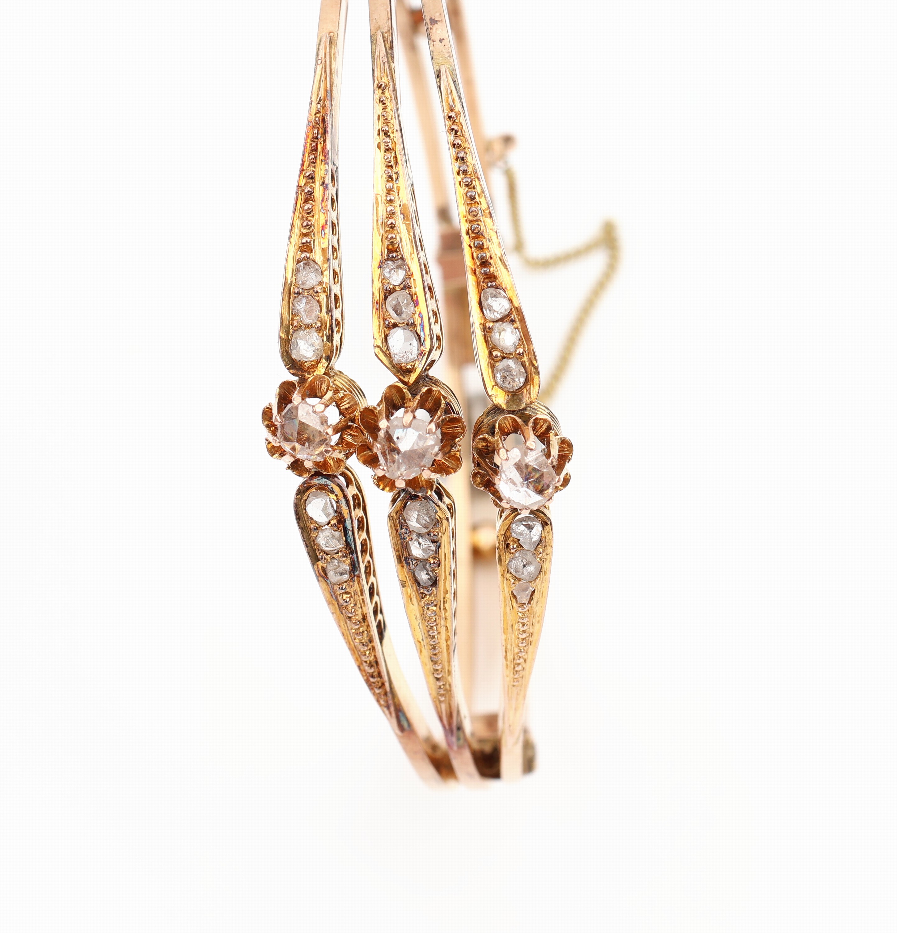 Detail b: 14 kt Gold Diamant-Armreif, GG 583/000, Moskau/Russland um 1900, 21 Diamantrosen zus. ca. 0.65 ct, Meistermarke unged., feine Verarbeitung, sehr ...
