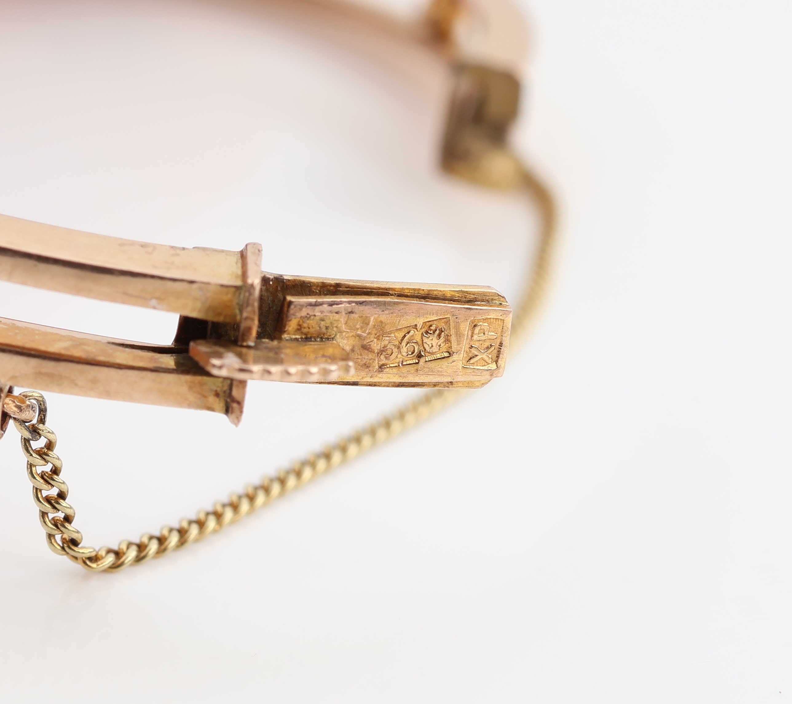 Detail d: 14 kt Gold Diamant-Armreif, GG 583/000, Moskau/Russland um 1900, 21 Diamantrosen zus. ca. 0.65 ct, Meistermarke unged., feine Verarbeitung, sehr ...