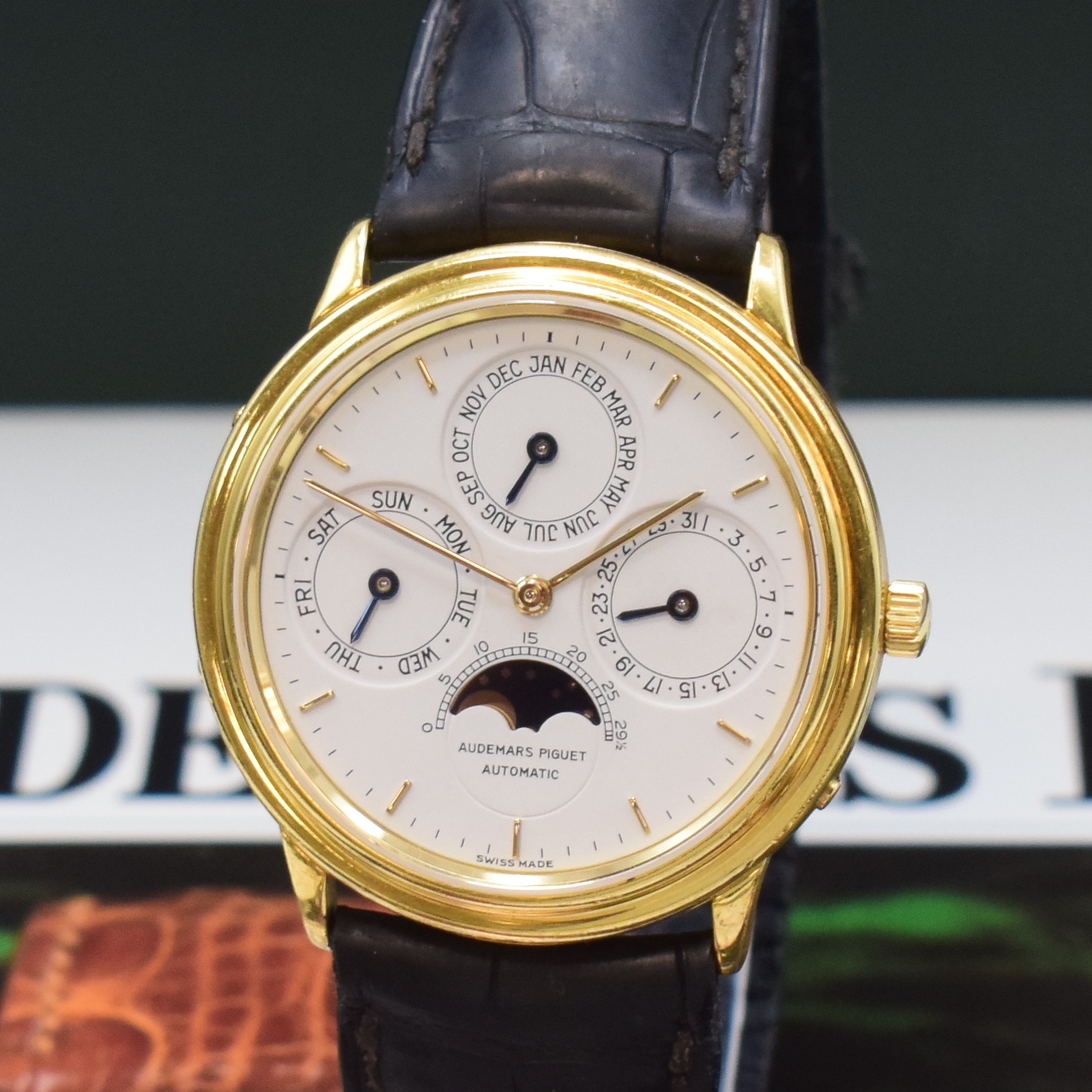 Detail a: AUDEMARS PIGUET hochfeine, astronomische Herrenarmbanduhr Quantieme Perpetual in GG 750/000 mit ewigem Kalender, Automatik, Schweiz um 1983, 3-teil. ...