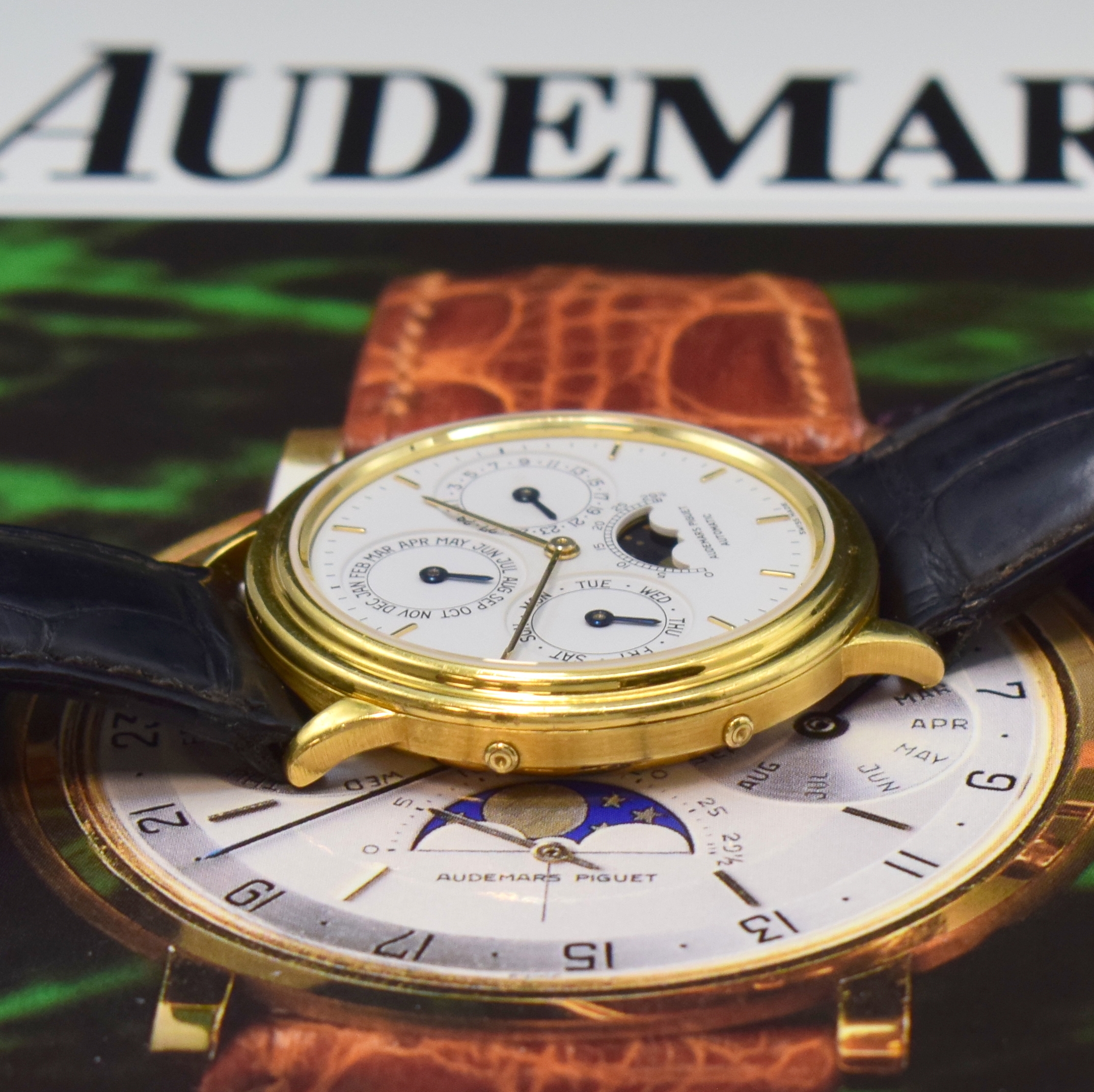 Detail d: AUDEMARS PIGUET hochfeine, astronomische Herrenarmbanduhr Quantieme Perpetual in GG 750/000 mit ewigem Kalender, Automatik, Schweiz um 1983, 3-teil. ...