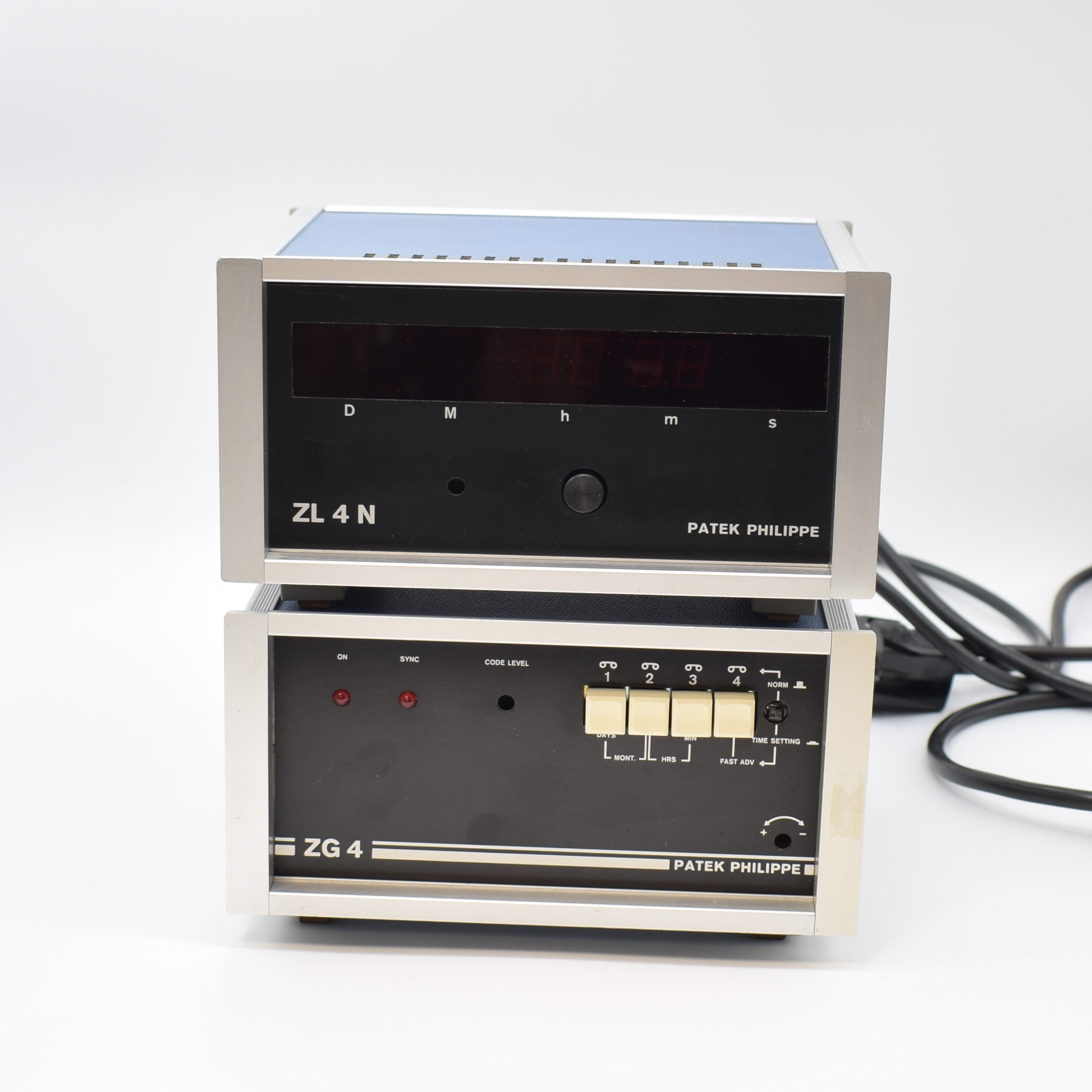 Detail a: PATEK PHILIPPE extrem seltenes elektronisches Abhörgerät bestehend us der Einheit ZG 4 und ZLN, Schweiz 1970/80er Jahre. Die Geräte wurden wohl ...