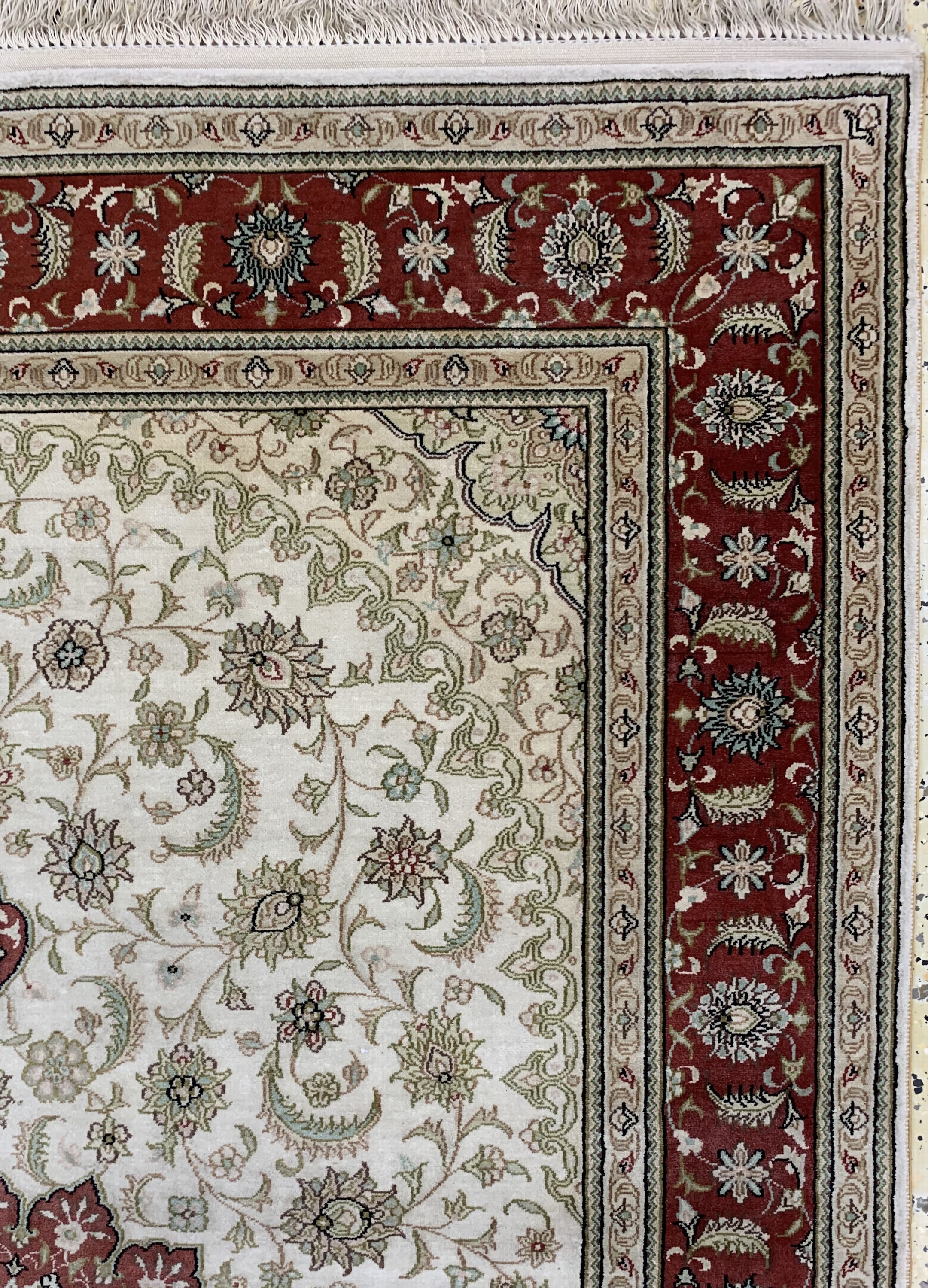 Detail e: Hereke Seide, China, Ende 20.Jhd, reine Naturseide, ca. 185 x 125 cm, EHZ: 2
