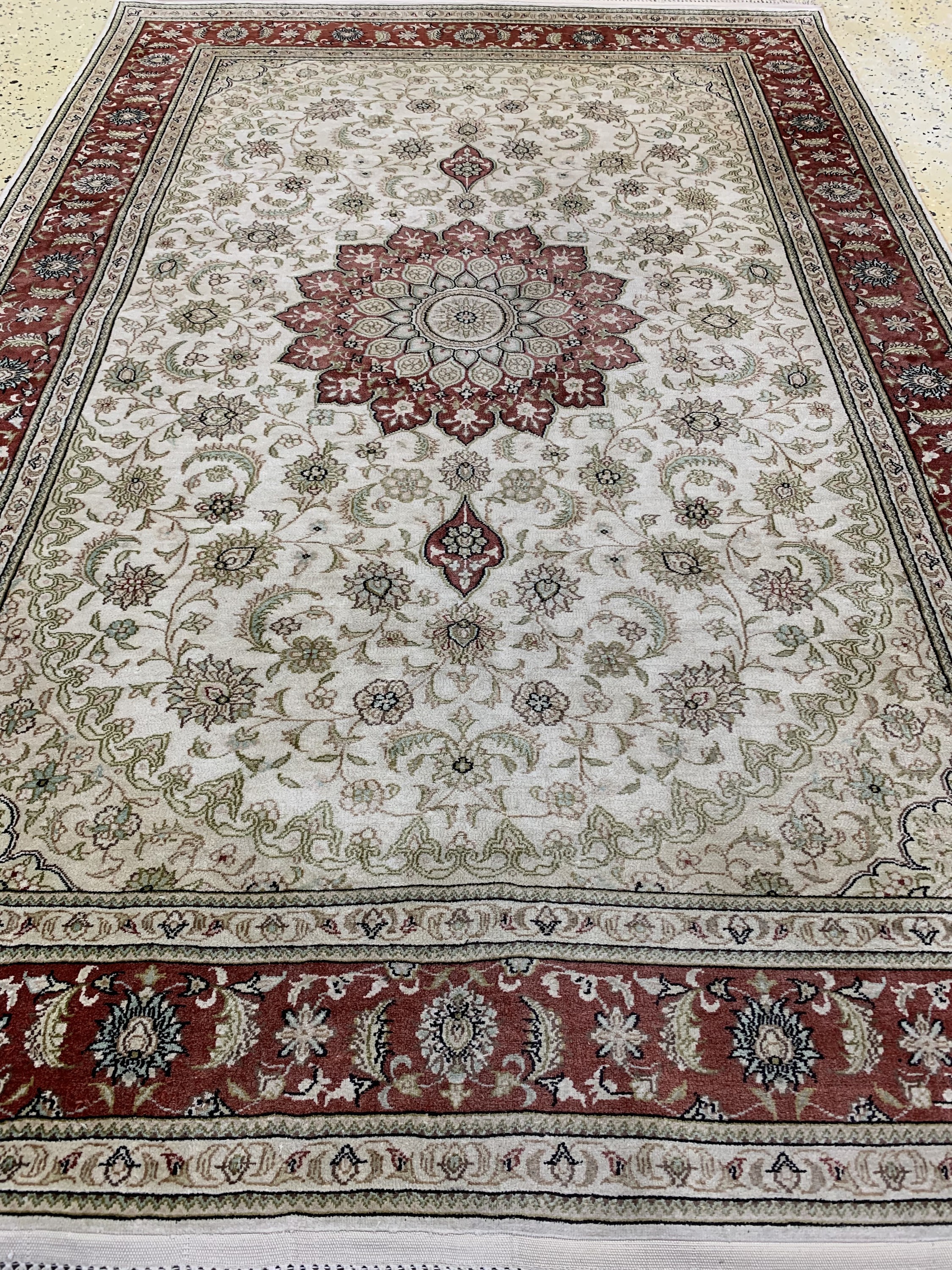 Detail f: Hereke Seide, China, Ende 20.Jhd, reine Naturseide, ca. 185 x 125 cm, EHZ: 2