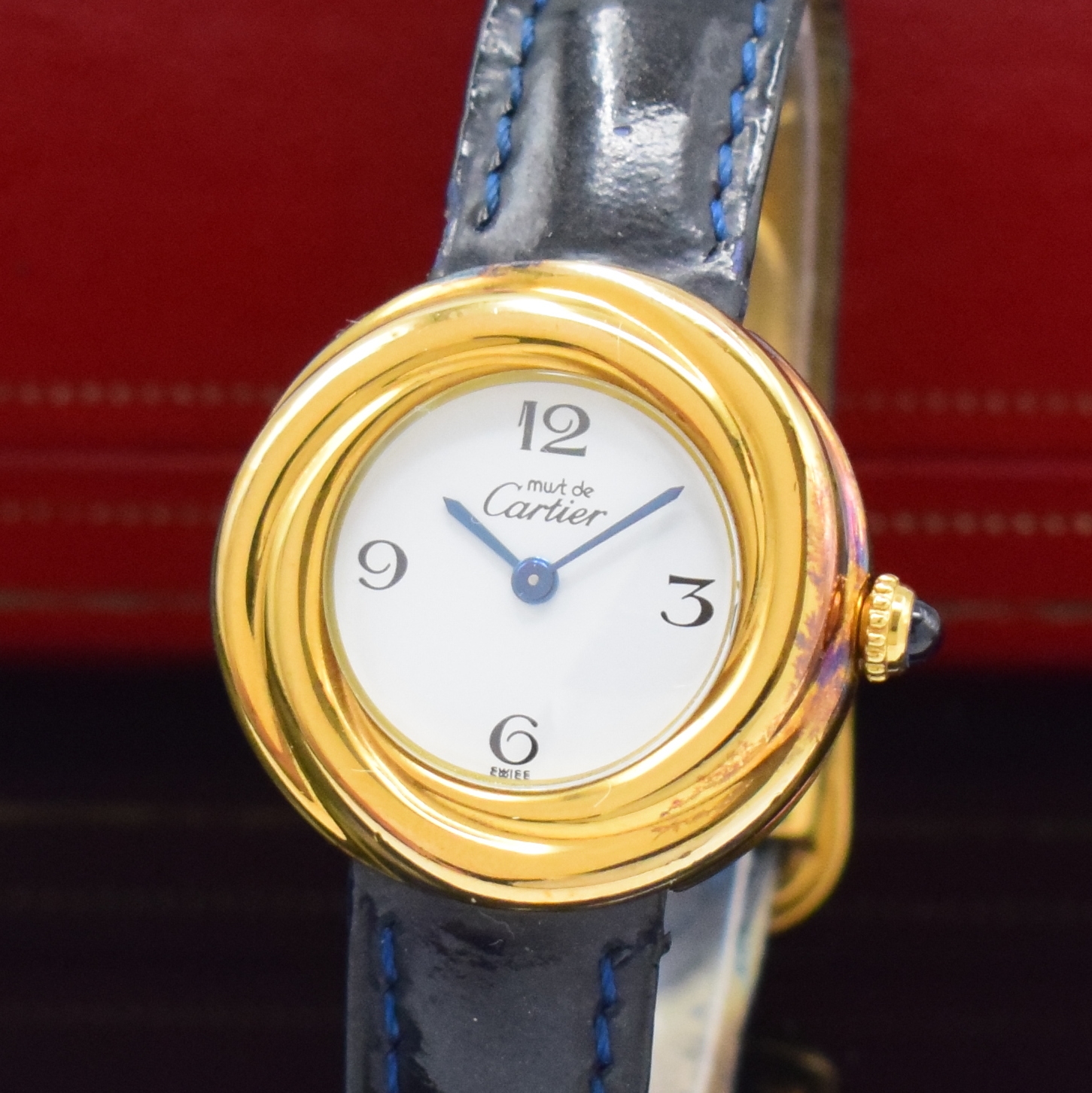 Detail a: CARTIER Damenarmbanduhr Trinity Referenz 2735, Schweiz um 1990, verg. Sterlingsilbergeh. inkl. orig. Lederband m. orig. Faltschl., quarz, Boden ...