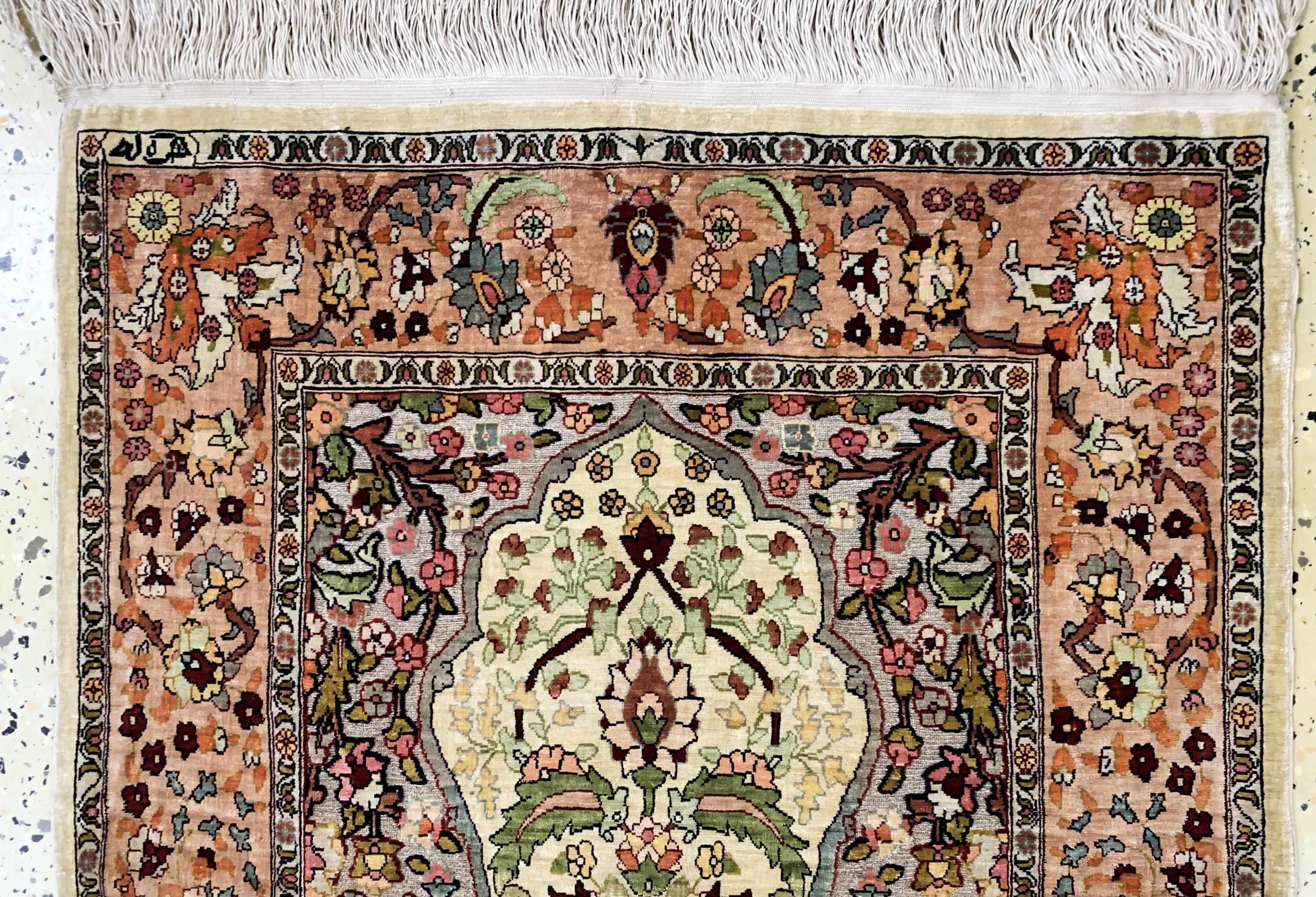 Detail a: Hereke Seide fein Türkei, signiert, Mitte 20.Jhd, reine Naturseide"Metallbroschiert", c a. 97 x 63 cm, ca. 1 Mio Kn/qm, EHZ: 2