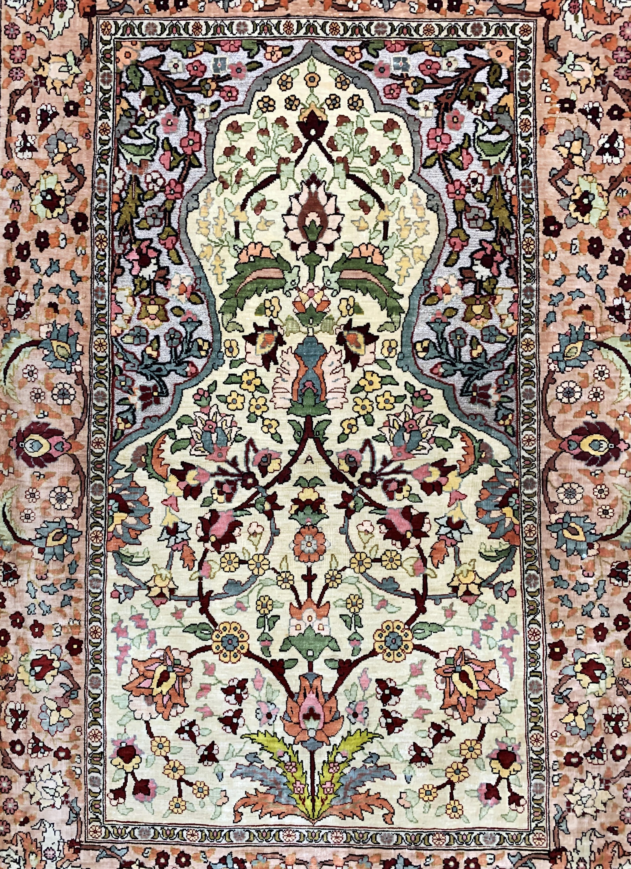 Detail b: Hereke Seide fein Türkei, signiert, Mitte 20.Jhd, reine Naturseide"Metallbroschiert", c a. 97 x 63 cm, ca. 1 Mio Kn/qm, EHZ: 2