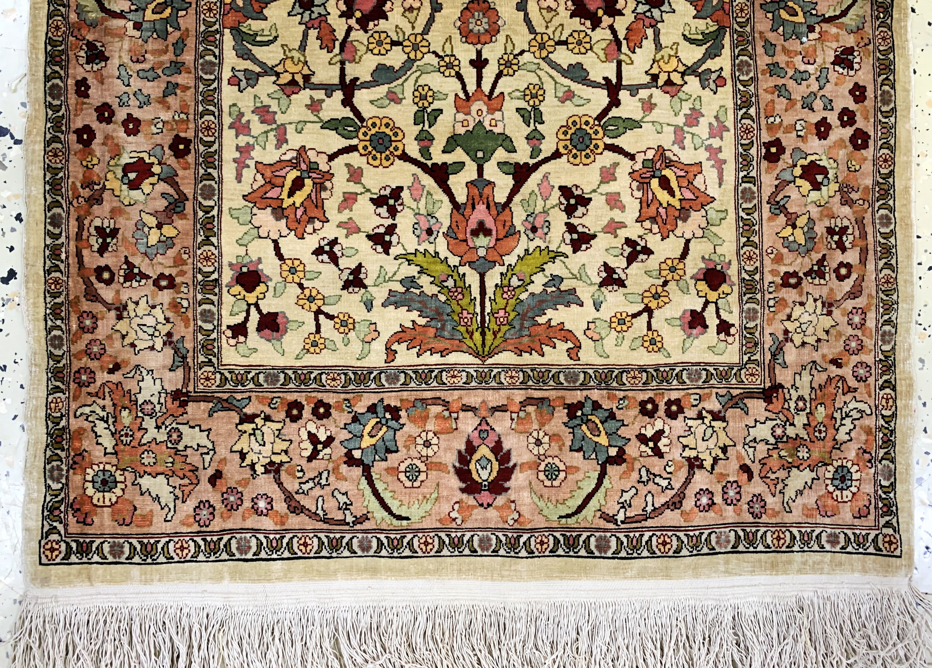 Detail c: Hereke Seide fein Türkei, signiert, Mitte 20.Jhd, reine Naturseide"Metallbroschiert", c a. 97 x 63 cm, ca. 1 Mio Kn/qm, EHZ: 2