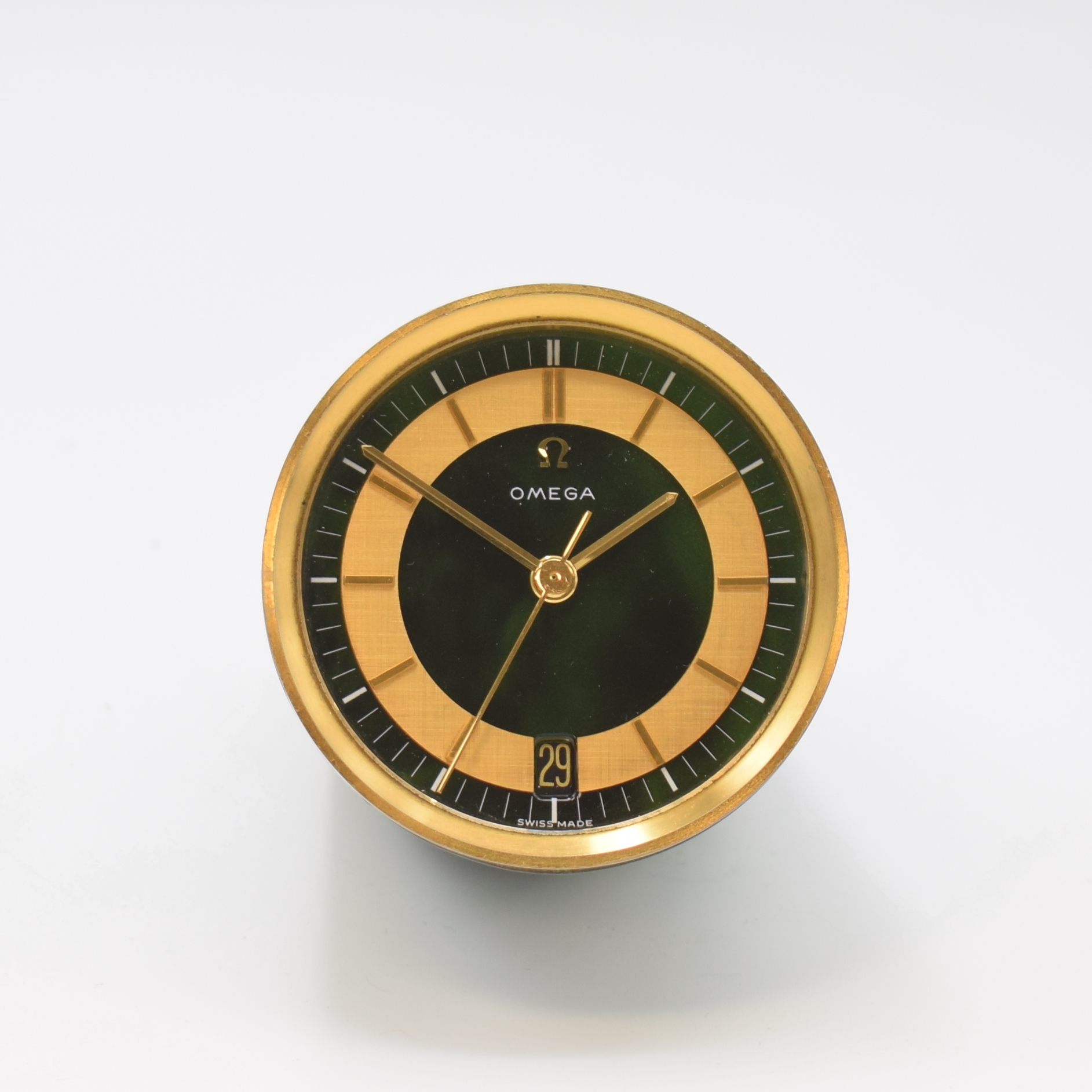 Detail a: OMEGA seltene Tischuhr Referenz 5570, Schweiz um 1970, Elektro-Mechanisch, Metallgeh., wolkig grün/schwarz lack., grün. Zifferbl. m. gold. ...