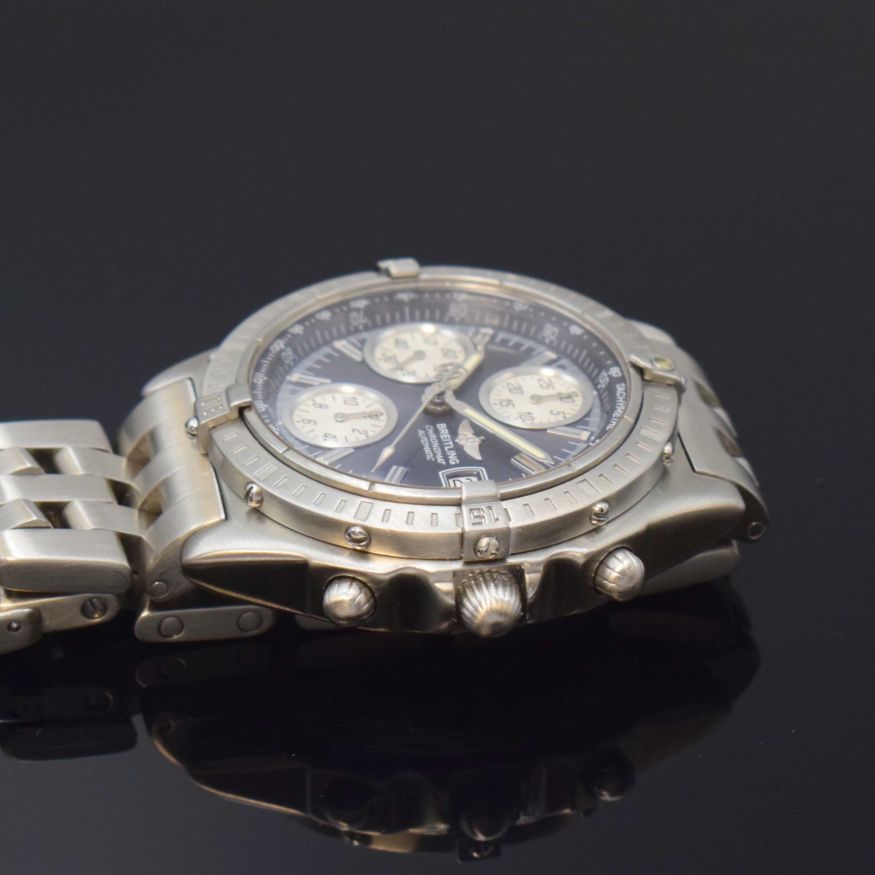 Detail c: BREITLING Herrenarmbanduhr Chronomat Referenz A13352, Schweiz um 1996, Chronometer in Edelstahl inkl. Pilotband m. Faltschl., Boden und Krone ...