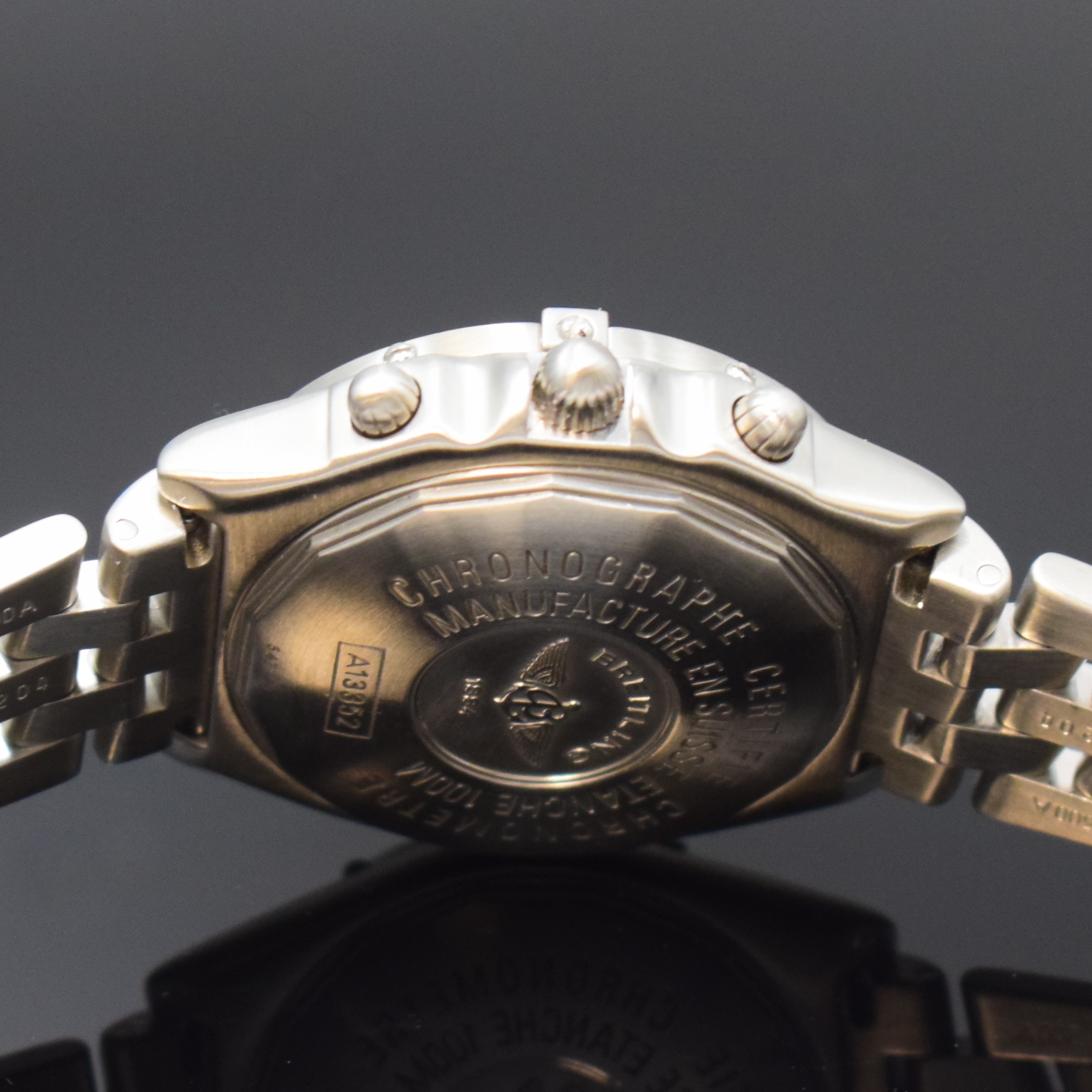 Detail d: BREITLING Herrenarmbanduhr Chronomat Referenz A13352, Schweiz um 1996, Chronometer in Edelstahl inkl. Pilotband m. Faltschl., Boden und Krone ...