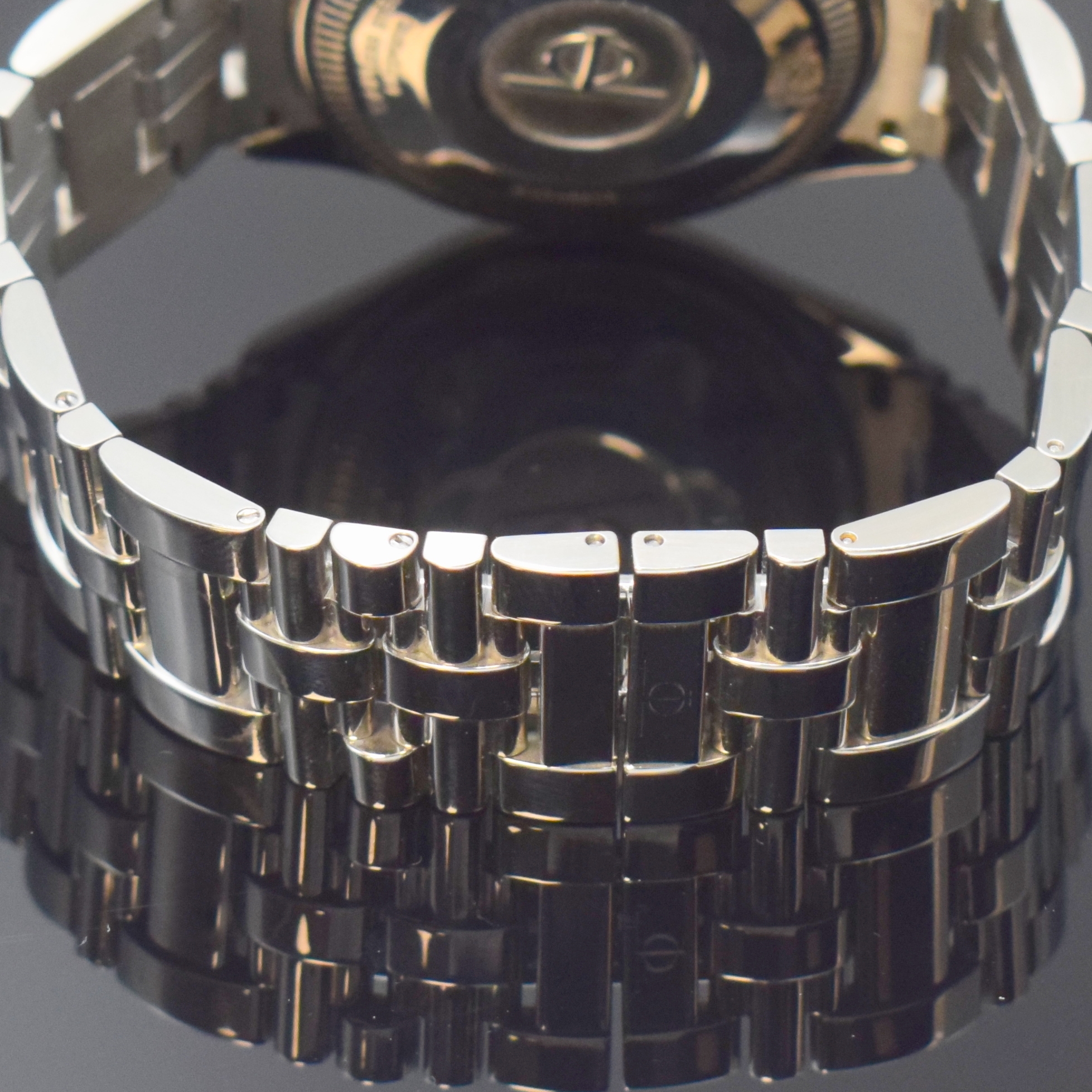 Detail b: BAUME & MERCIER Automatikchronograph Referenz MV045208, Schweiz um 2006, Edelstahlgeh. inkl. Gliederband m. dopp. Faltschl., Boden, Krone und ...