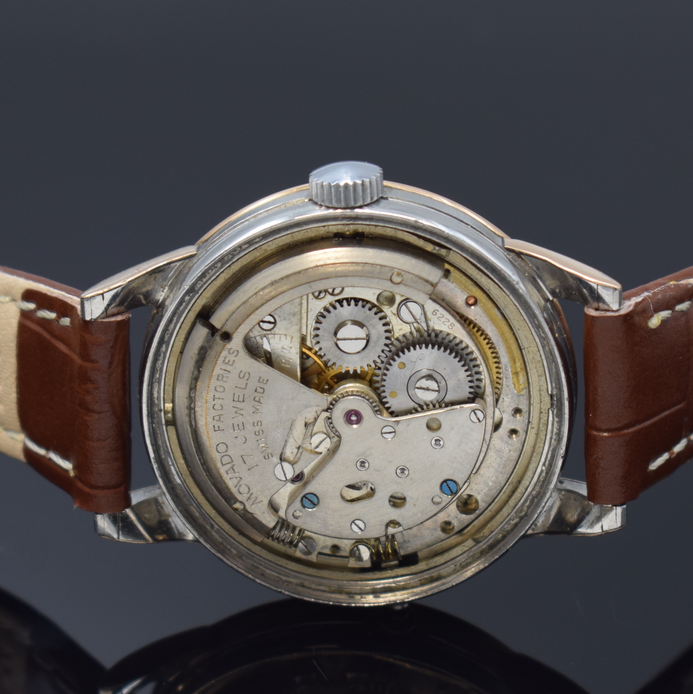 Detail d: MOVADO Herrenarmbanduhr Referenz 16280, Schweiz um 1952, Hammerautomatik, Edelstahlgeh. mit Goldhaube, Boden verschr., Zifferbl. m. aufgel. Indizes ...
