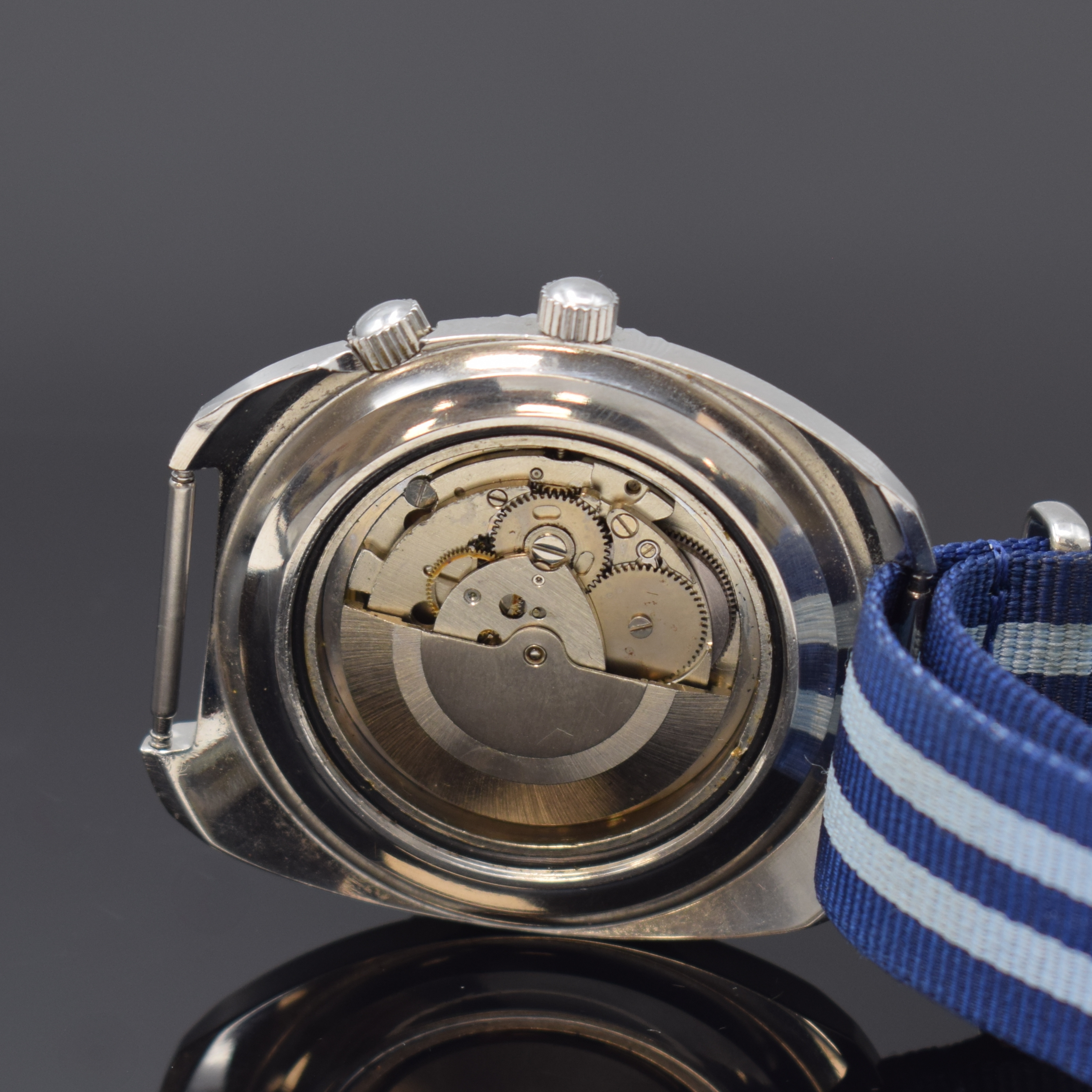 Detail d: VEDA grosse Taucheruhr, Schweiz um 1970, Automatik, Edelstahlgeh., Boden verschr., Zifferbl. m. aufgel. Indizes fl./pat., innen- liegende Lünette ...