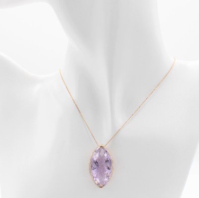 26824609b - Collier mit Amethyst und Brillanten, RG 750/000, Amethystmarquise im Schachbrettschliff ...