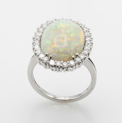 Image Ring mit Opal und Brillanten, WG 750/000, Opalcabochon v. schönem Farbspiel umgeben ...