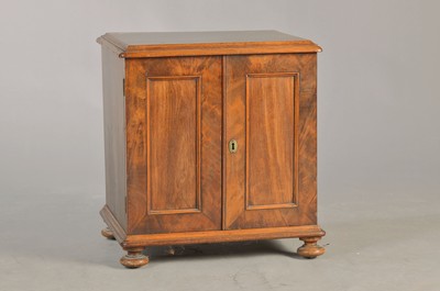 Image Small cupboard, German, around 1890, walnut veneer, partly solid, two doors, made on a ...