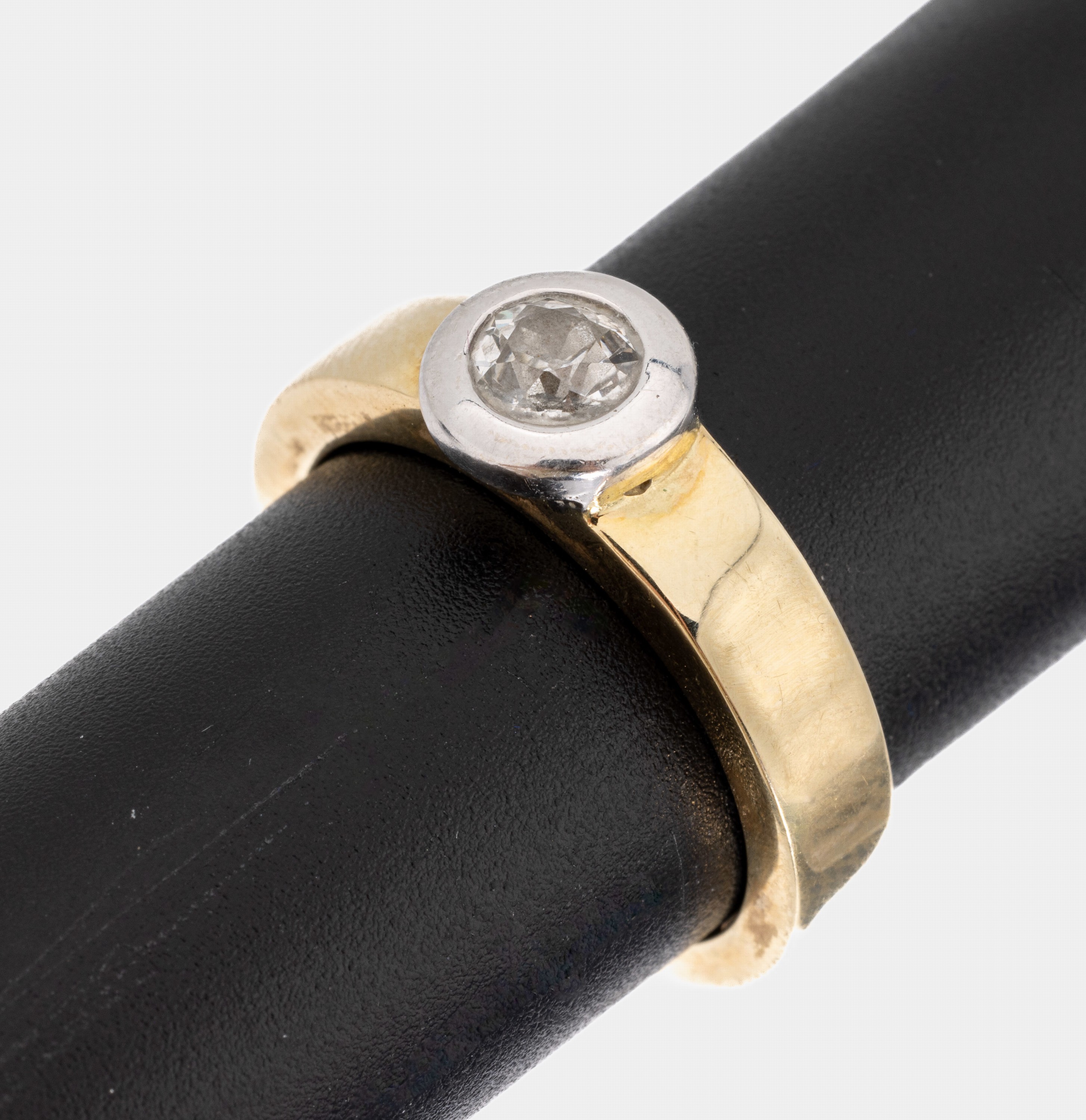 14 kt Gold Diamant-Ring, GG/WG 585/000 gepr., in WG gefasster Altschliffdiamant ca. 0.62 ct (grav.) Weiß/si, RW 60, ca. 11.1 g