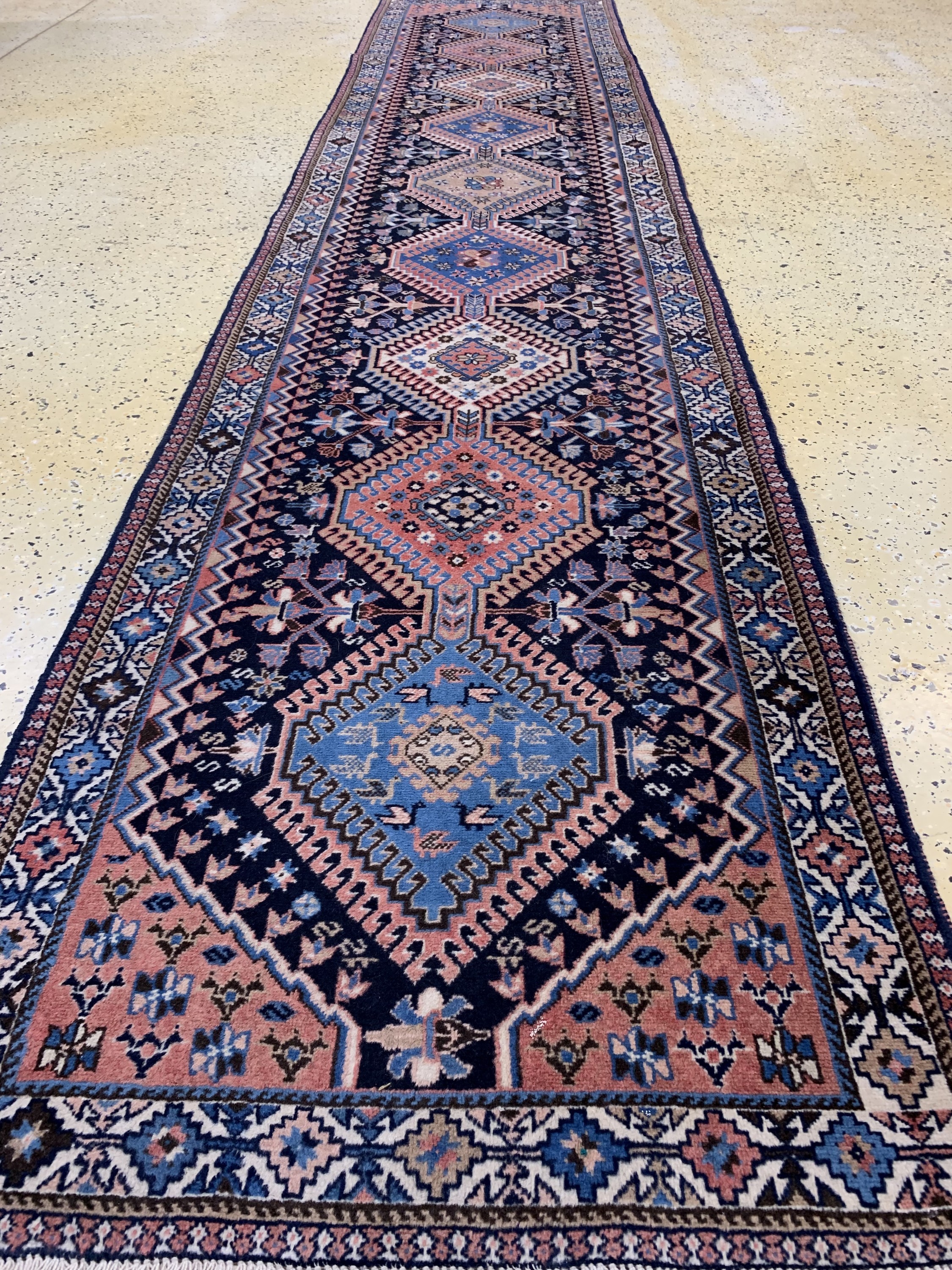Detail d: Yalameh, Persien, Ende 20.Jhd, Wolle auf Wolle, ca. 385 x 82 cm, EHZ: 2