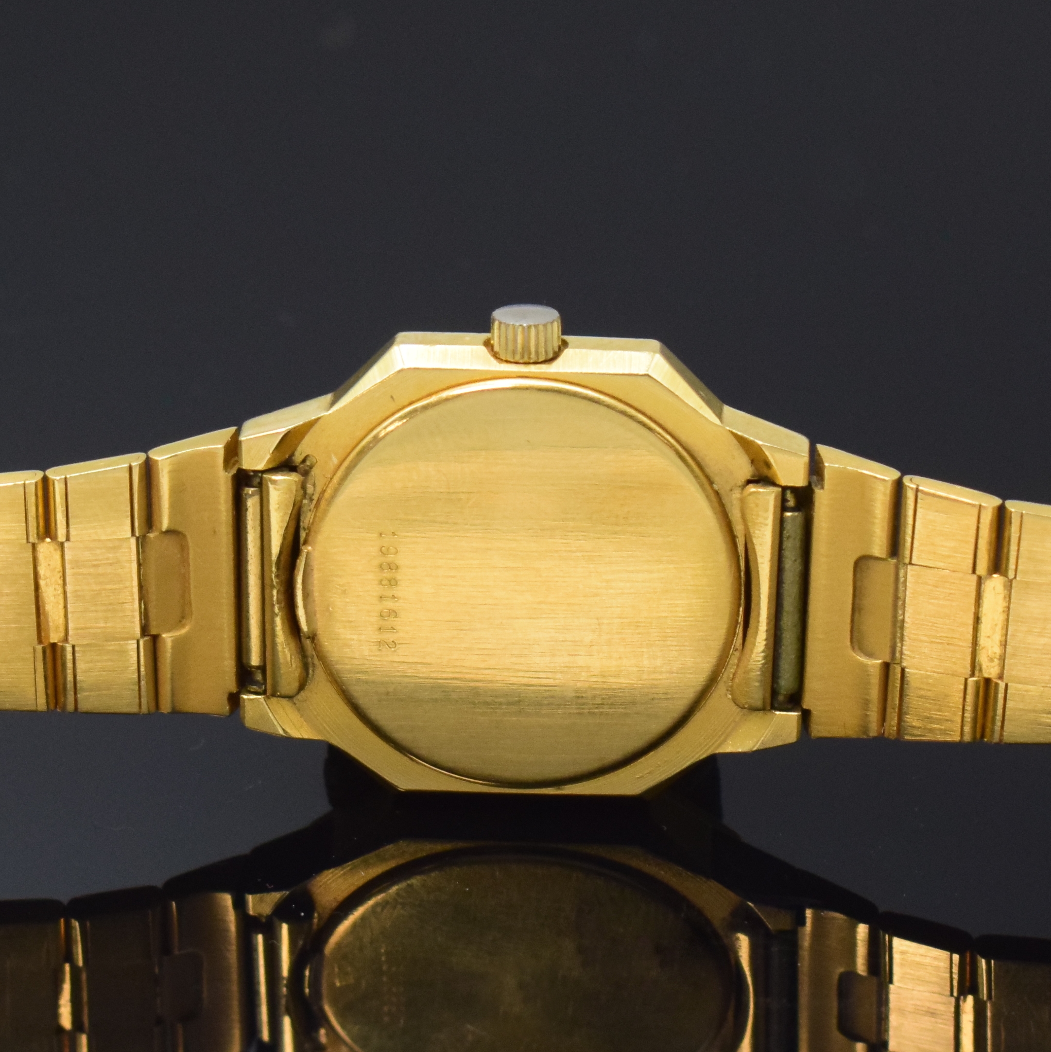 Detail d: LONGINES Damenarmbanduhr in GG 750/000, quarz, massives Gliederband, Boden aufgedr., gold. Zifferbl. m. aufgel. Indizes, Anz. v. Std., Min., ...