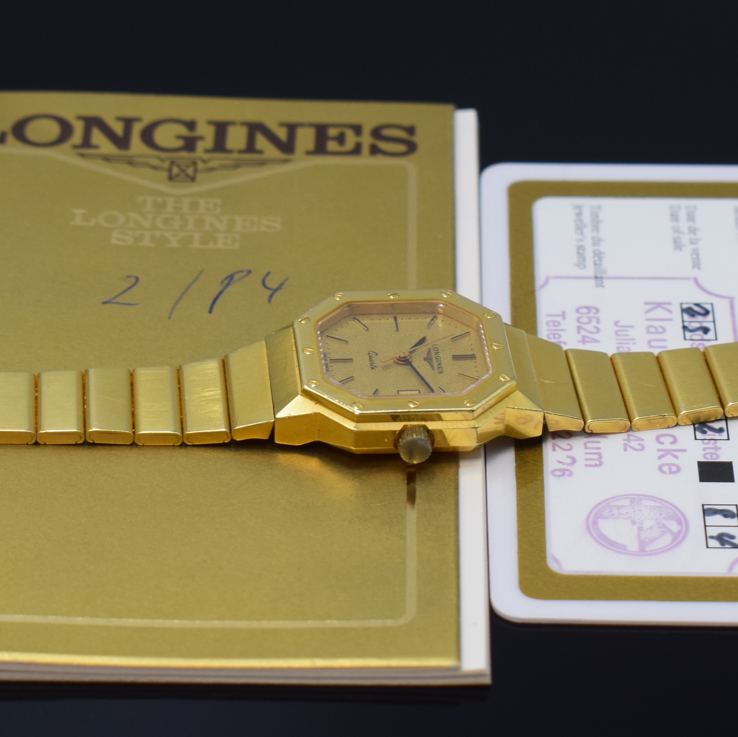 Detail e: LONGINES Damenarmbanduhr in GG 750/000, quarz, massives Gliederband, Boden aufgedr., gold. Zifferbl. m. aufgel. Indizes, Anz. v. Std., Min., ...
