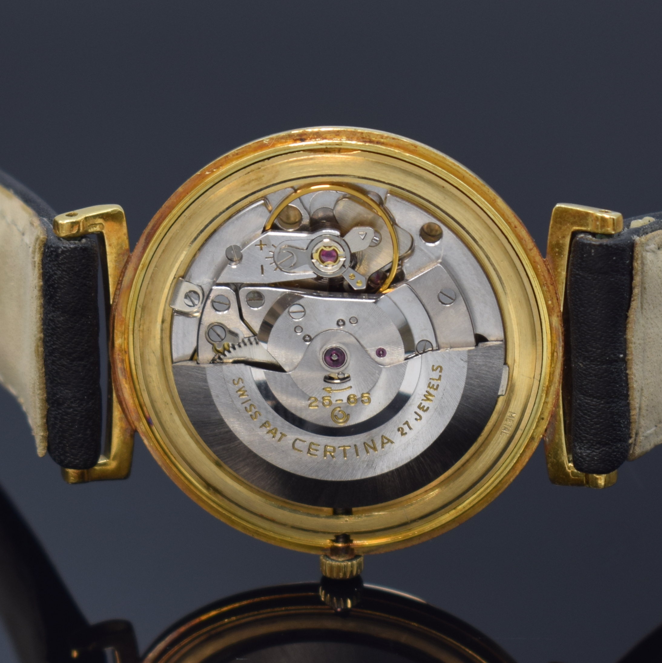 Detail e: CERTINA Herrenarmbanduhr in GG 750/000 blue ribbon, Automatik, Schweiz um 1968, Boden aufgedr., silbern. Zifferblatt m. aufgel. Indizes, ...