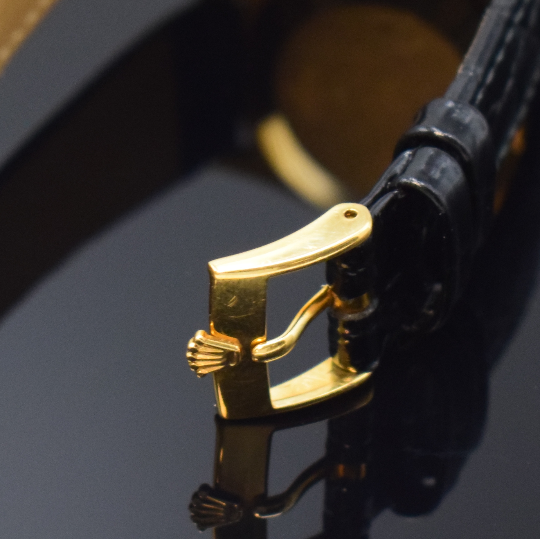 Detail b: ROLEX Herrenarmbanduhr Serie Cellini in GG 750/000 Referenz 4133, Handaufzug, Schweiz um 1993, Lederband m. orig. GG 750/000 Dornschl., Boden ...