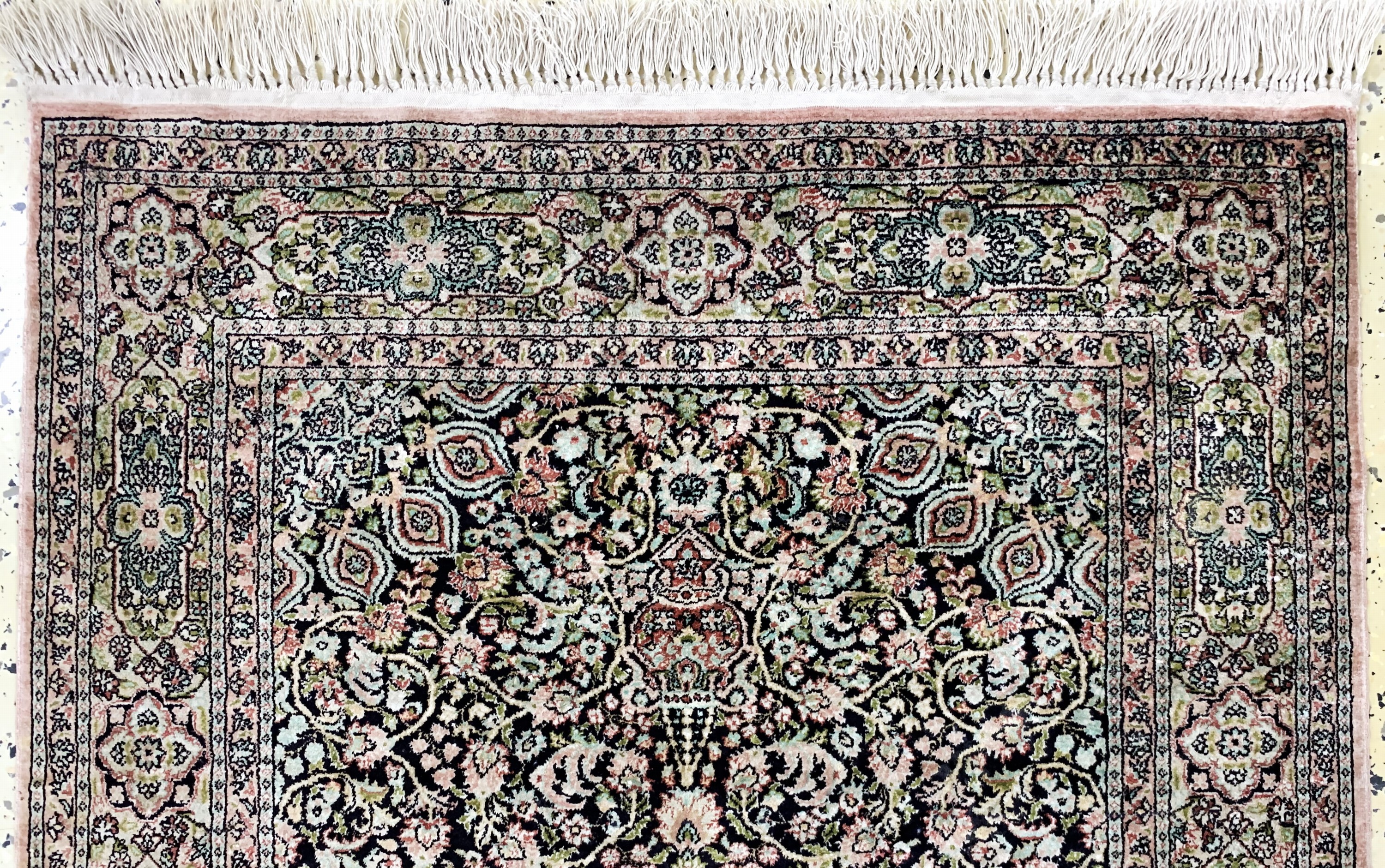 Detail a: Hereke Seide, China, Ende 20.Jhd, reine Naturseide, ca. 120 x 80 cm, EHZ: 2
