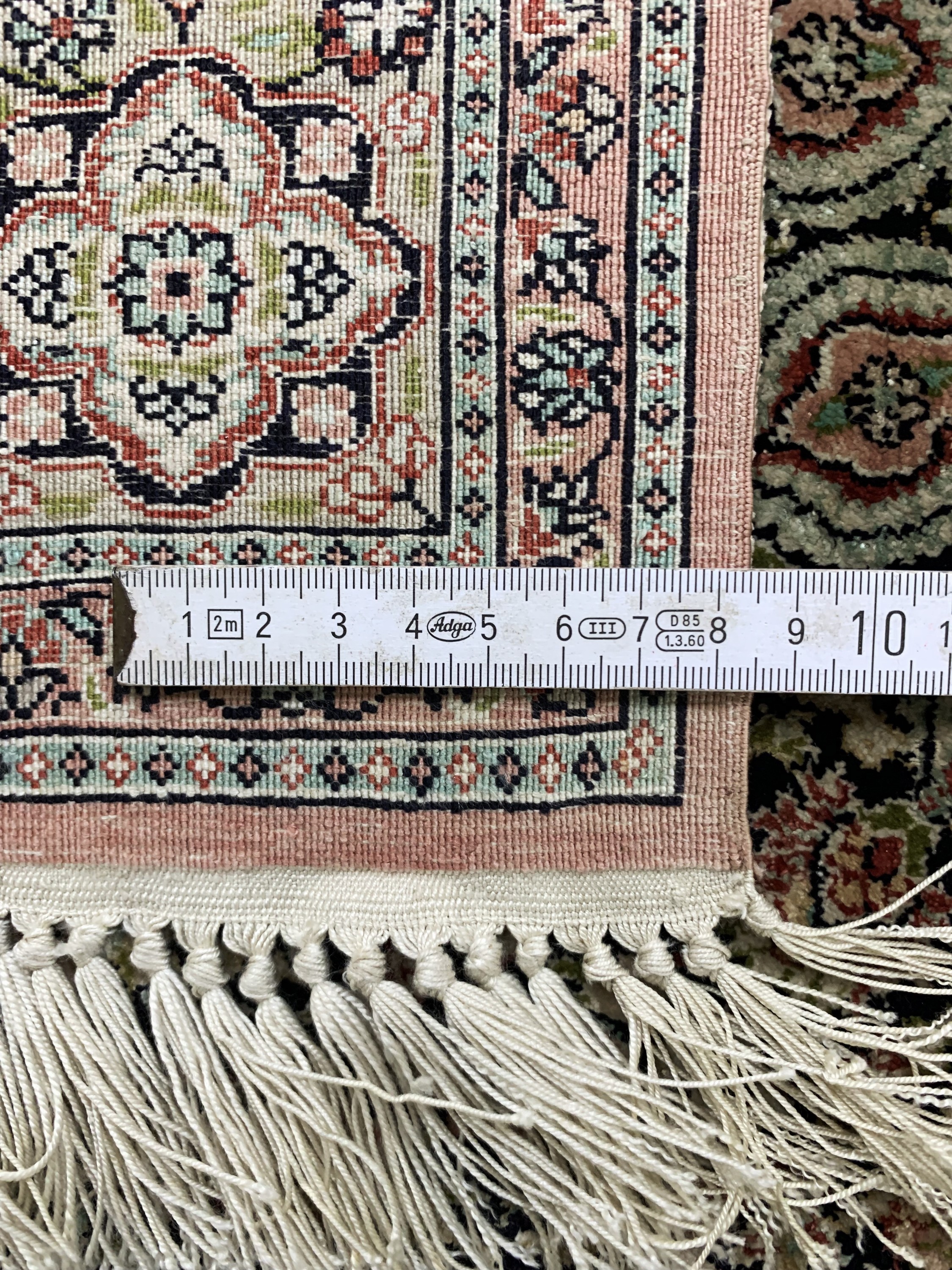Detail d: Hereke Seide, China, Ende 20.Jhd, reine Naturseide, ca. 120 x 80 cm, EHZ: 2