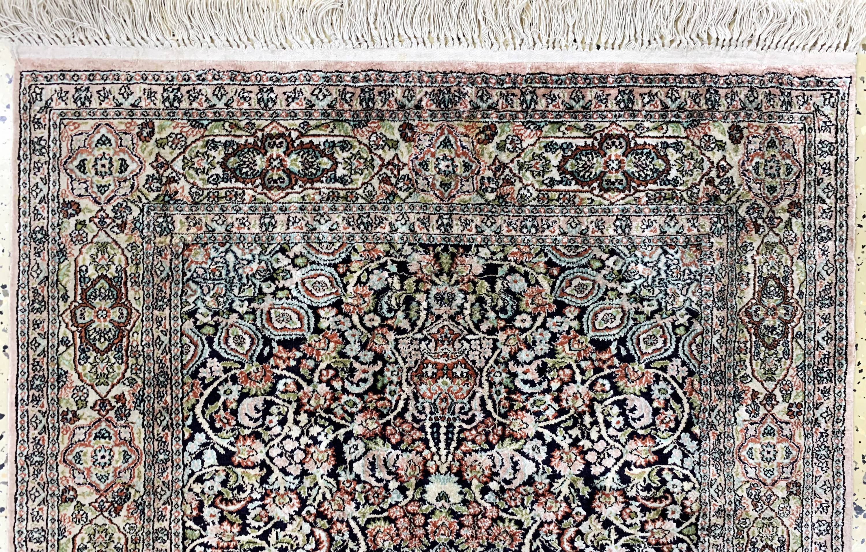 Detail a: Hereke Seide, China, Ende 20.Jhd, reine Naturseide, ca. 117 x 79 cm, EHZ: 2