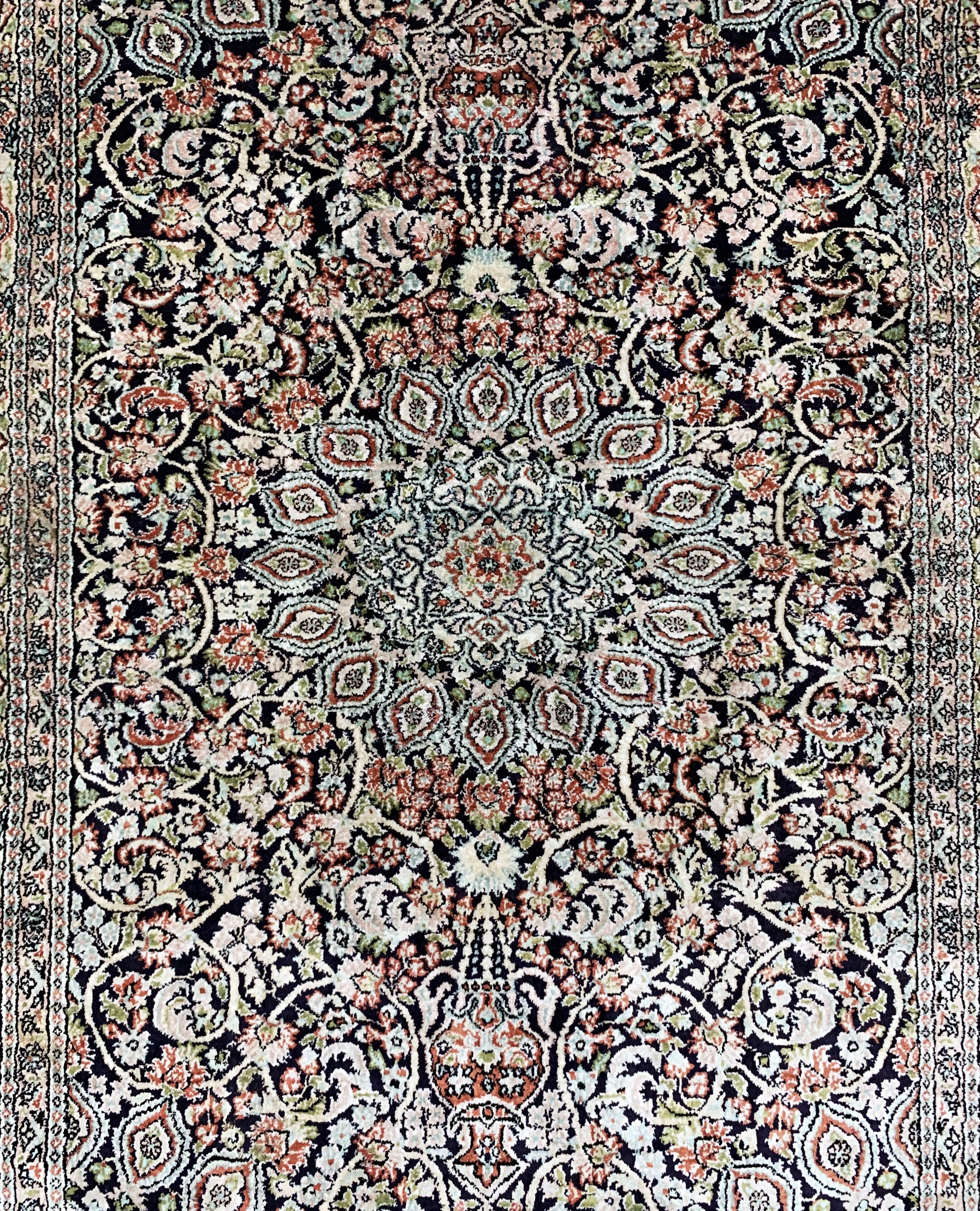 Detail b: Hereke Seide, China, Ende 20.Jhd, reine Naturseide, ca. 117 x 79 cm, EHZ: 2