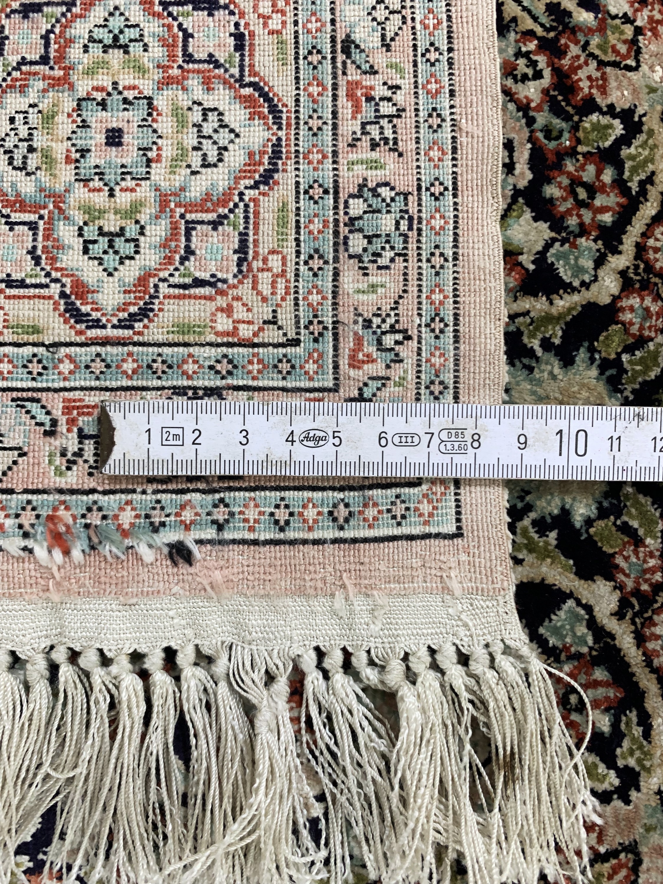 Detail d: Hereke Seide, China, Ende 20.Jhd, reine Naturseide, ca. 117 x 79 cm, EHZ: 2