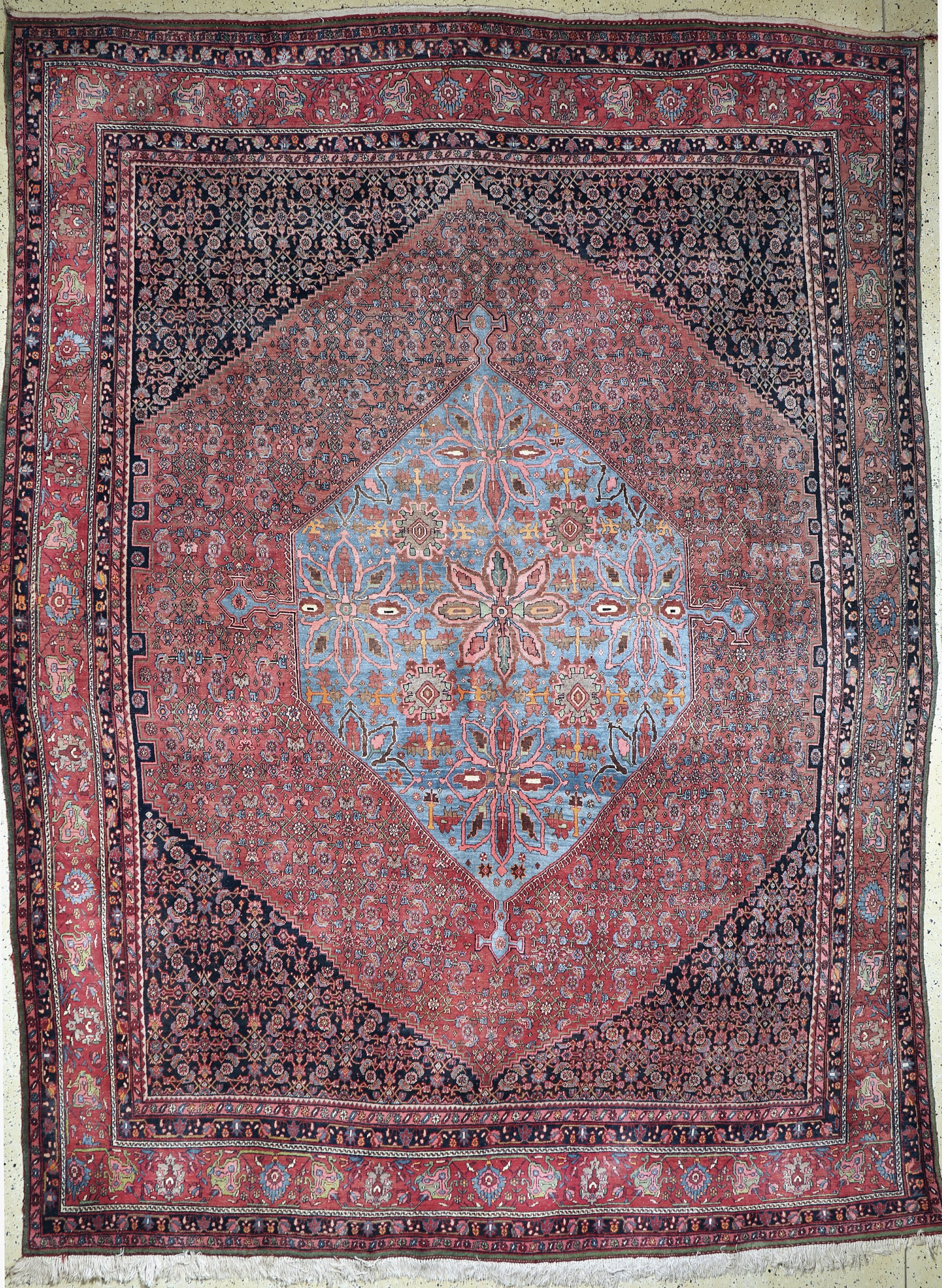 Bidjar alt, Persien, Anfang 20.Jhd, Wolle auf Baumwolle, ca. 404 x 300 cm, verblasst, EHZ: 2
