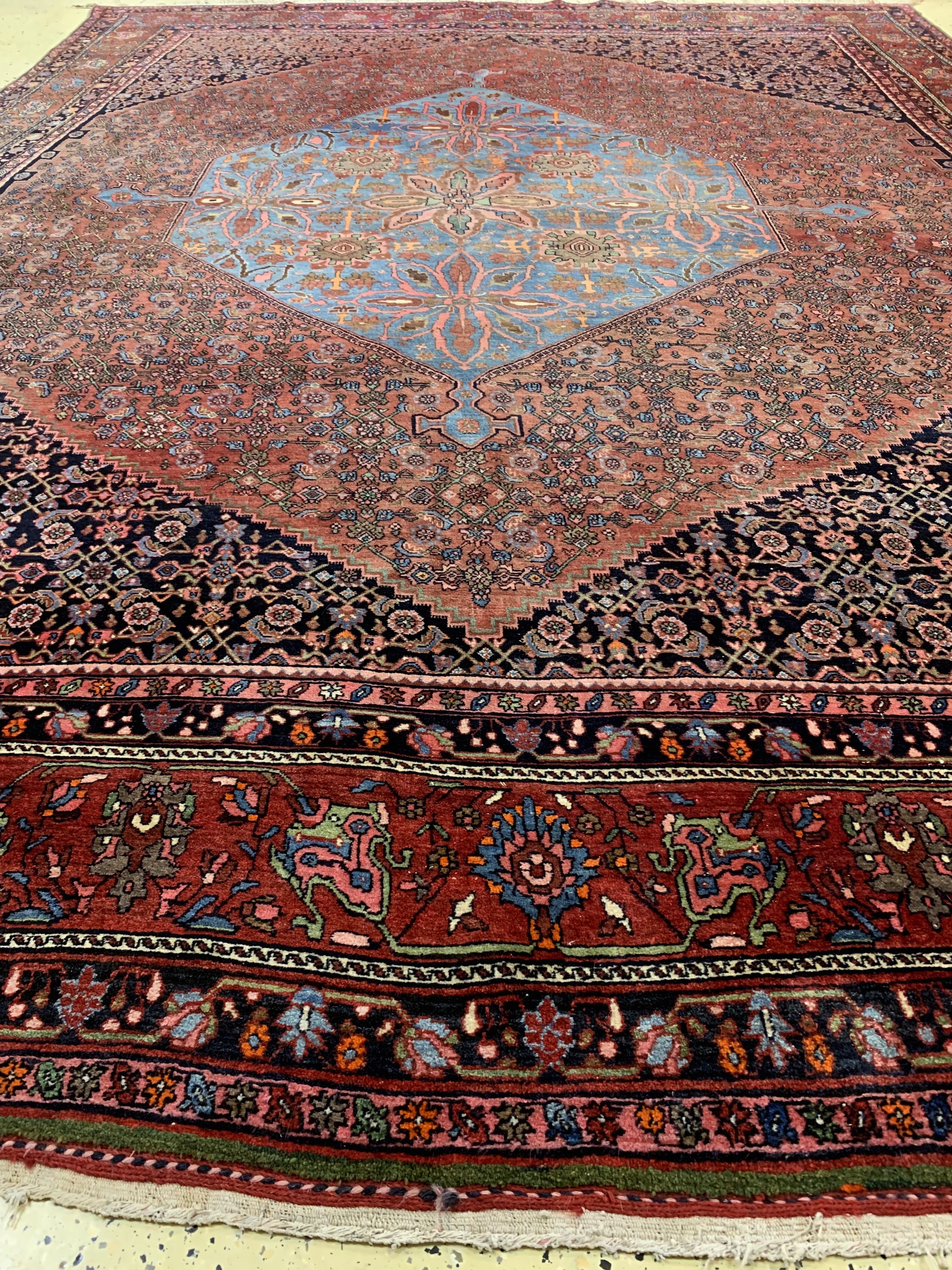 Detail f: Bidjar alt, Persien, Anfang 20.Jhd, Wolle auf Baumwolle, ca. 404 x 300 cm, verblasst, EHZ: 2