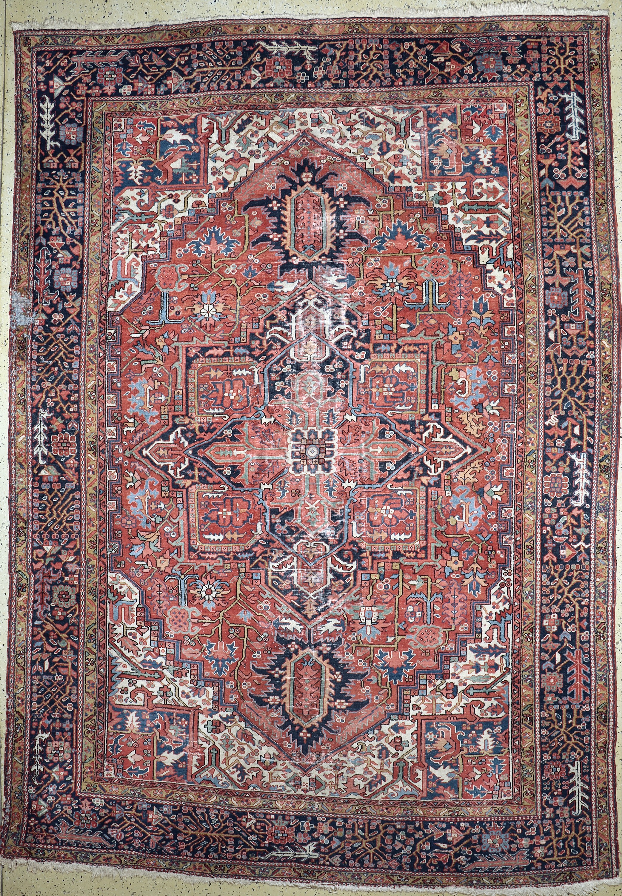 Garadjeh antik, Persien, um 1900, Wolle aufBaumwolle, ca. 376 x 263 cm, Mottenfraß, EHZ: 4