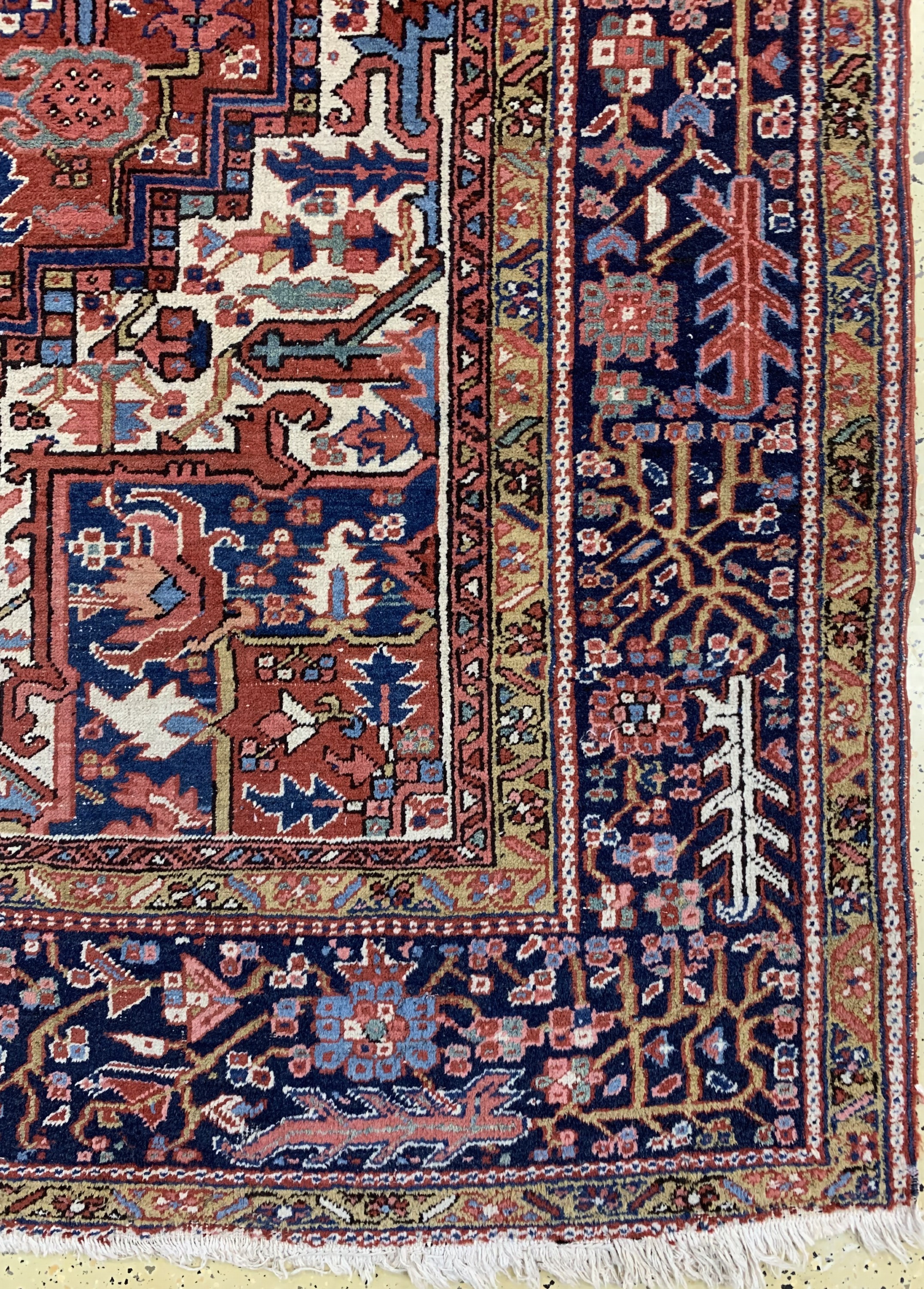 Detail a: Garadjeh antik, Persien, um 1900, Wolle aufBaumwolle, ca. 376 x 263 cm, Mottenfraß, EHZ: 4