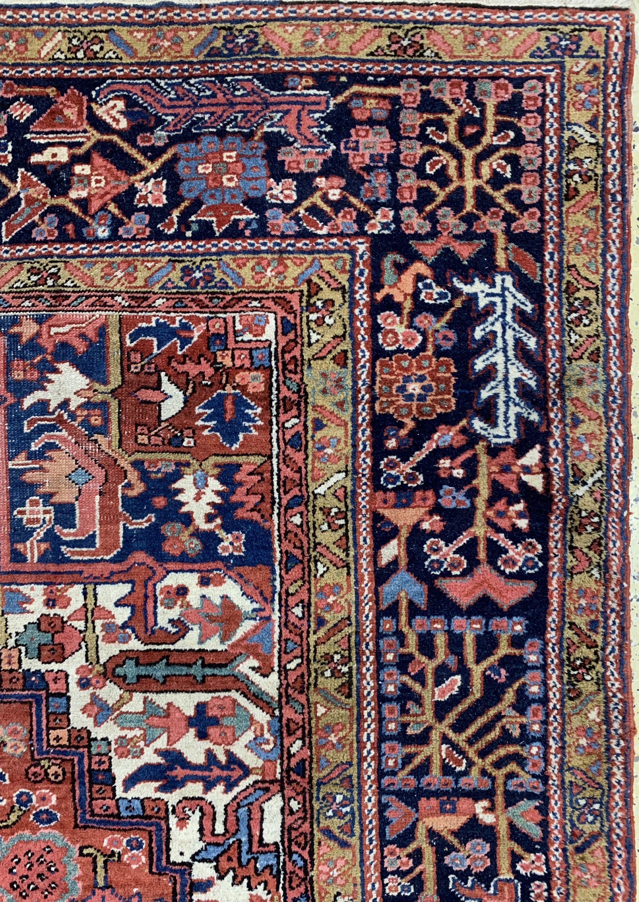 Detail f: Garadjeh antik, Persien, um 1900, Wolle aufBaumwolle, ca. 376 x 263 cm, Mottenfraß, EHZ: 4