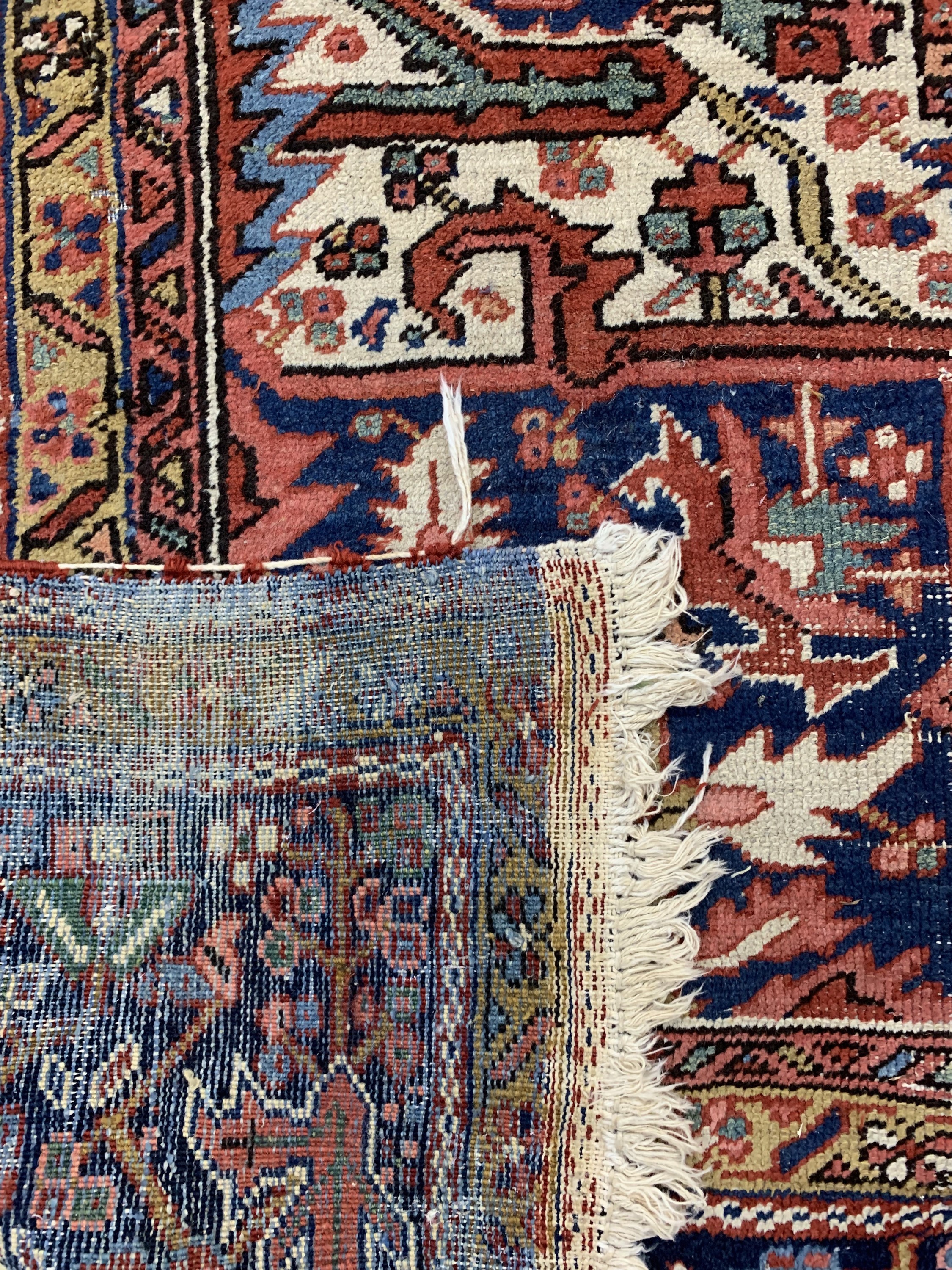 Detail i: Garadjeh antik, Persien, um 1900, Wolle aufBaumwolle, ca. 376 x 263 cm, Mottenfraß, EHZ: 4