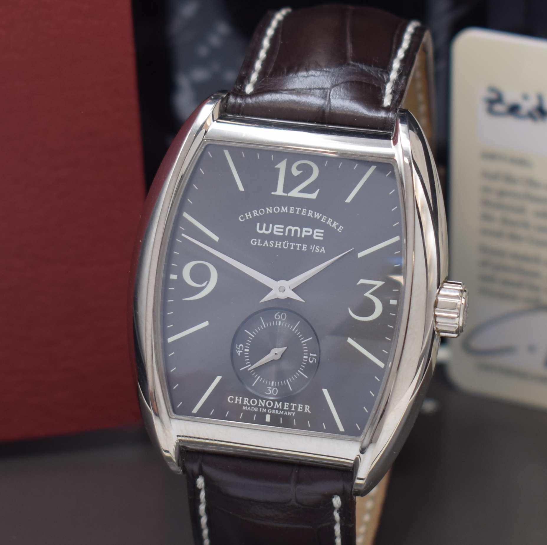 Detail a: WEMPE hochfeines und extrem seltenes Armbandchronometer, Handaufzug, Sondermodell in WG 750/000 inkl. orig. Lederband m. orig. Dornschl. in WG ...