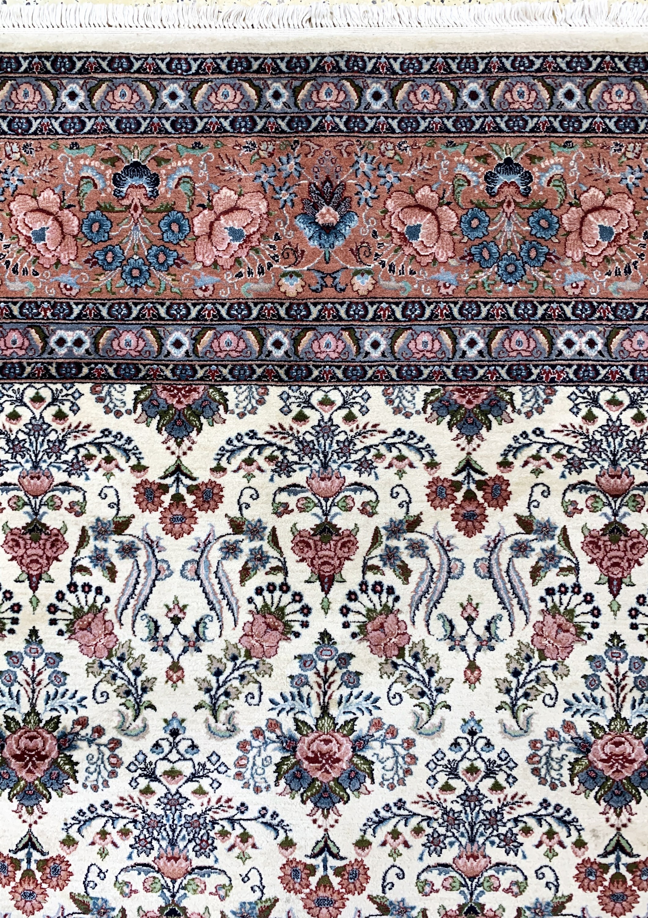 Detail e: Lahor Kork fein, Indien, Ende 20.Jhd, Korkwolle auf Baumwolle, ca. 414 x 304 cm, EHZ: 1-2