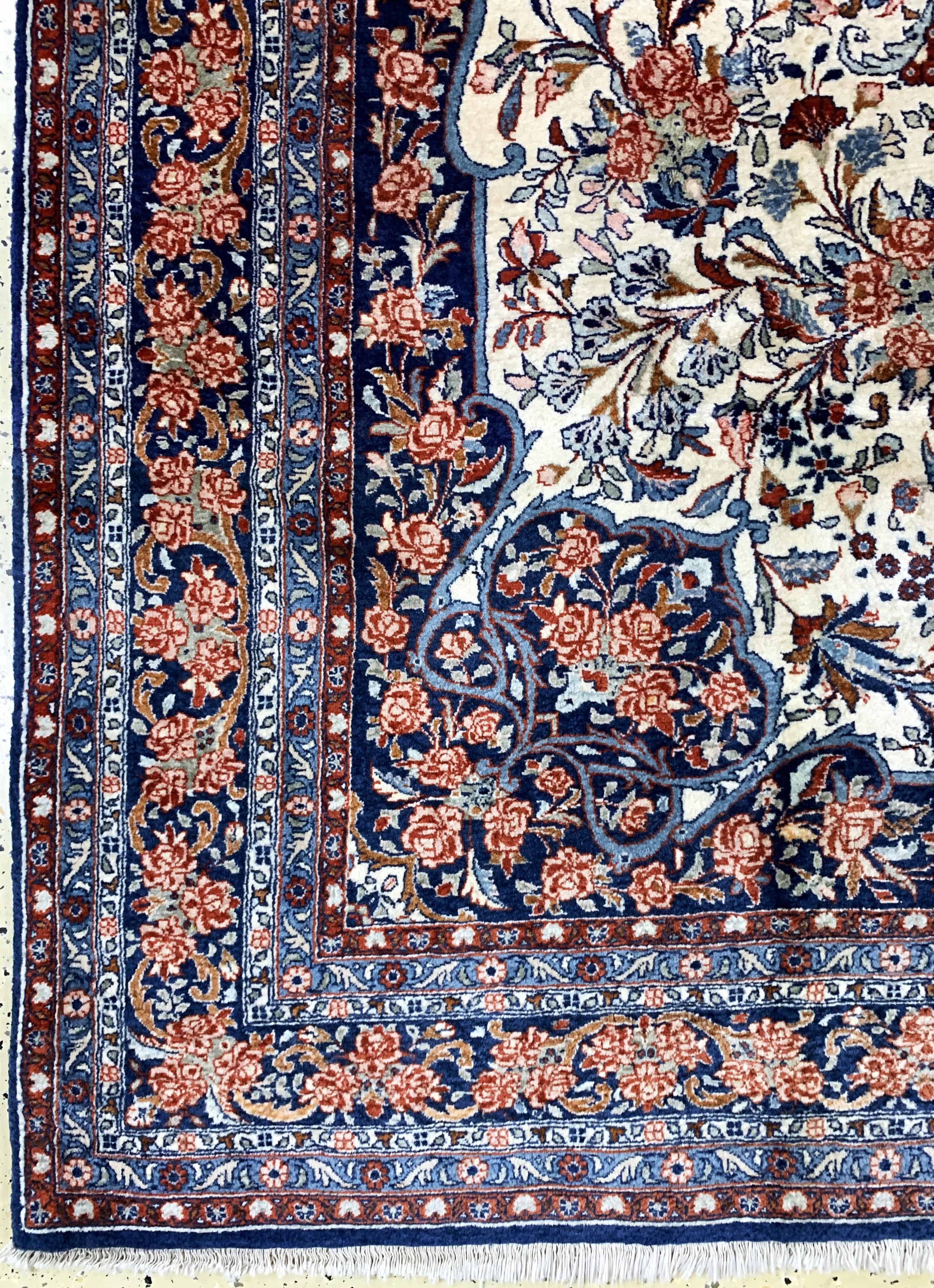 Detail b: Rosenbidjar Kork fein, Persien, Ende 20.Jhd, Korkwolle auf Baumwolle, ca. 307 x 219cm, EHZ: 2(Fleckig)