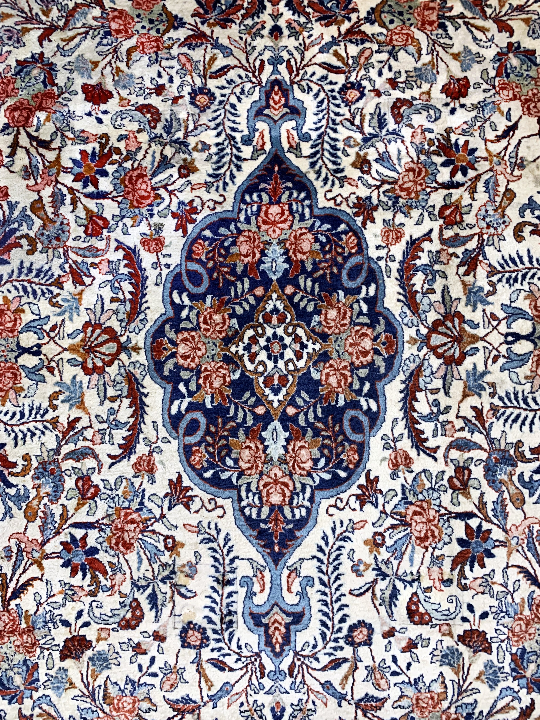 Detail c: Rosenbidjar Kork fein, Persien, Ende 20.Jhd, Korkwolle auf Baumwolle, ca. 307 x 219cm, EHZ: 2(Fleckig)