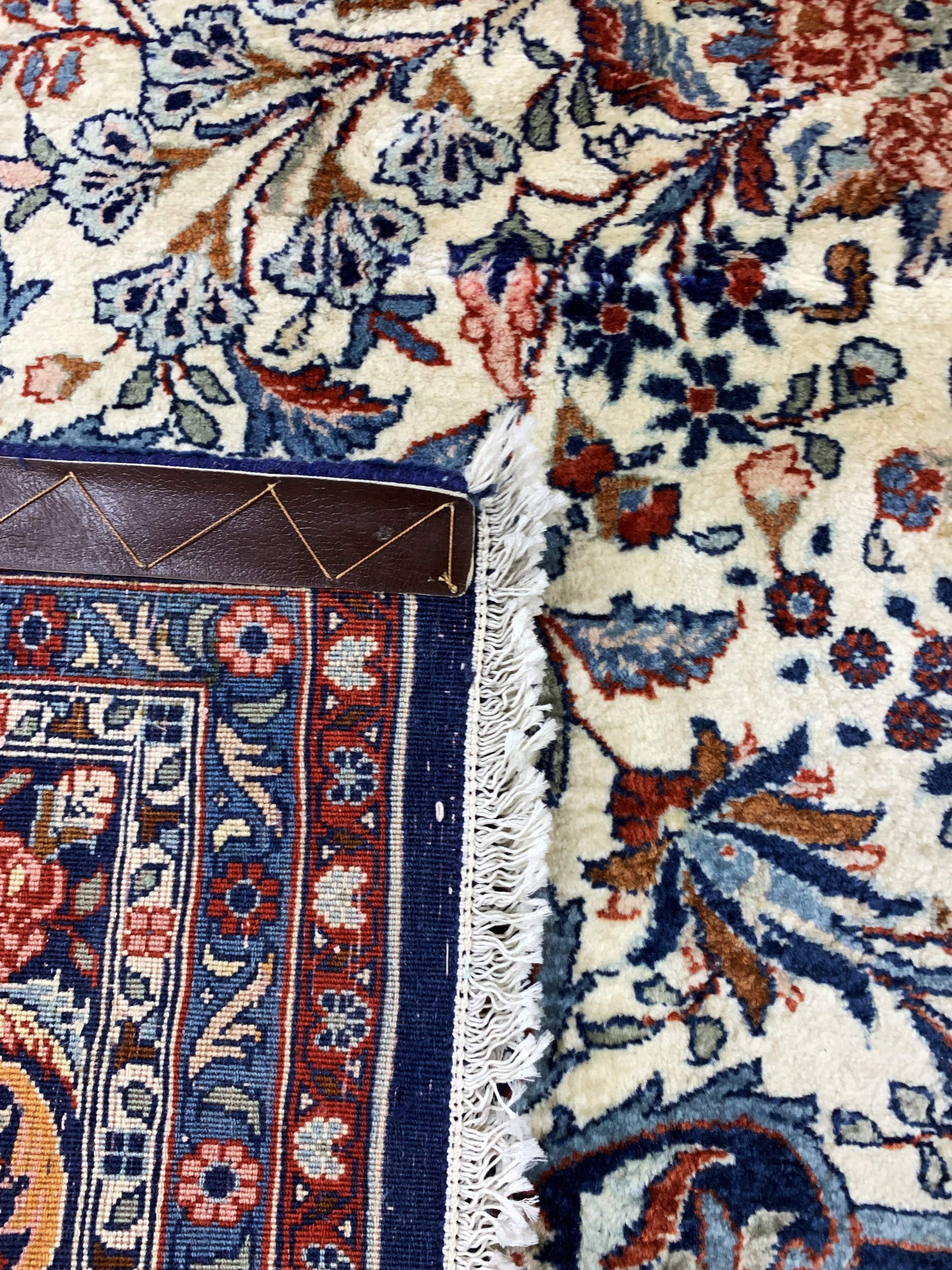 Detail g: Rosenbidjar Kork fein, Persien, Ende 20.Jhd, Korkwolle auf Baumwolle, ca. 307 x 219cm, EHZ: 2(Fleckig)