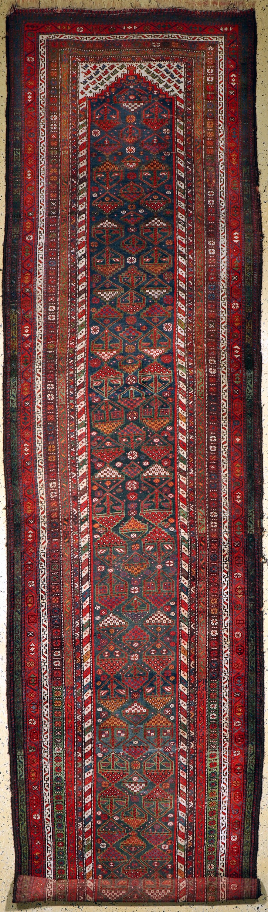 Kurdischer Dorfteppich, Persien, um 1900, Wolle auf Wolle, ca. 493 x 118 cm, EHZ: 3