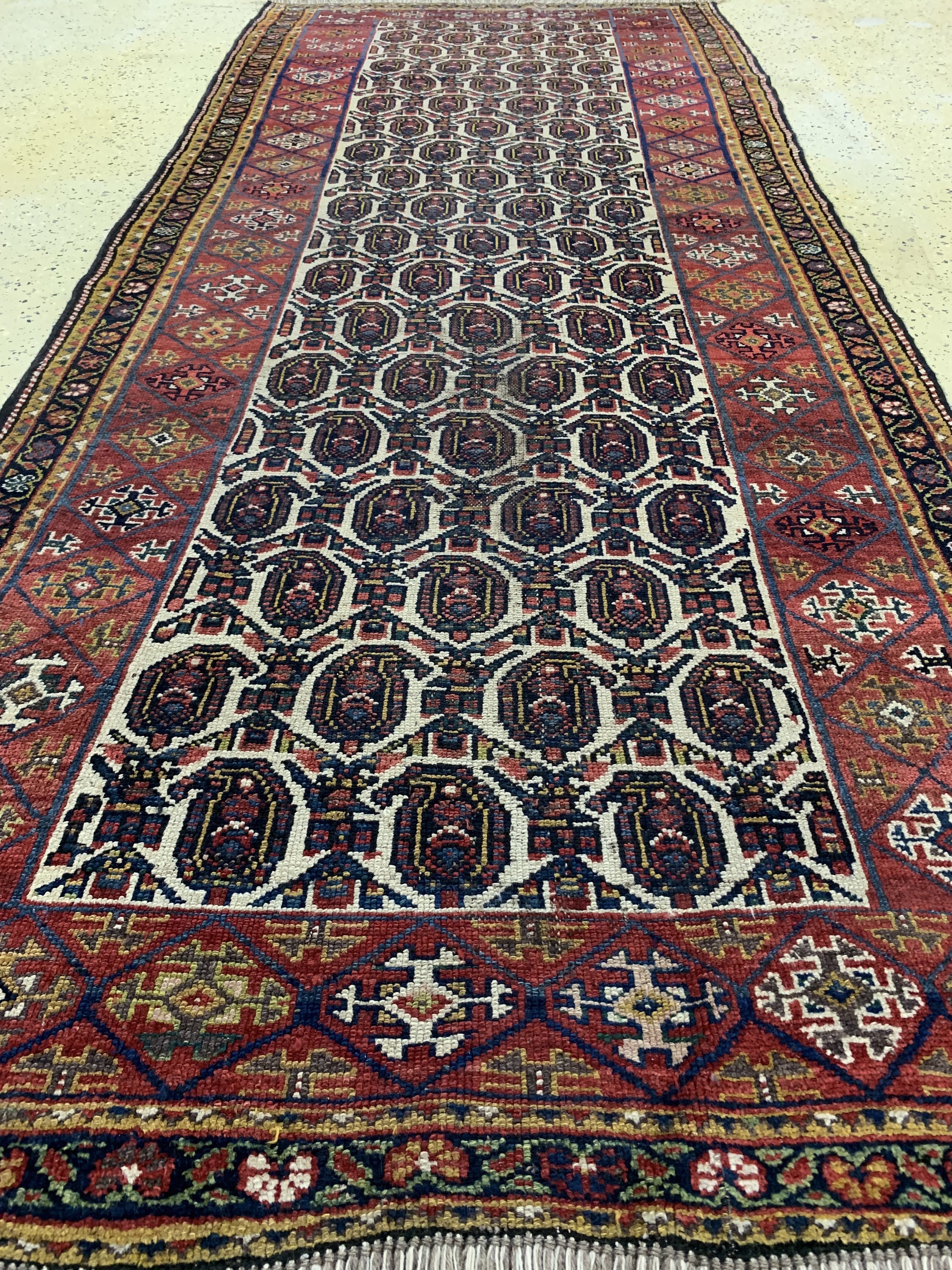 Detail f: Antiker Bachtiar, Persien, 19.Jhd, Wolle auf Wolle, ca. 290 x 125 cm, EHZ: 3