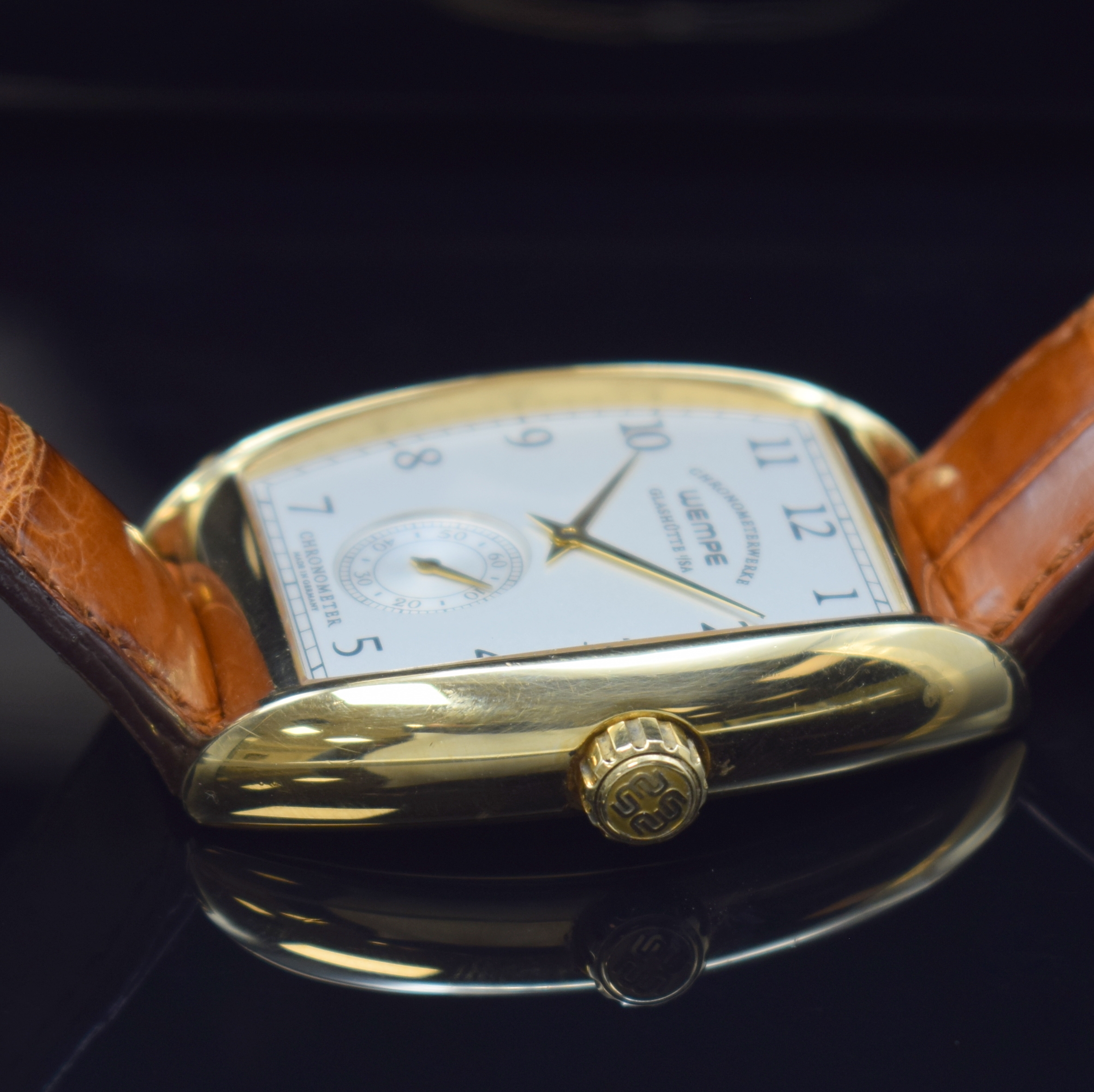 Detail d: WEMPE hochfeines und seltenes Armbandchronometer, Deutschland um 2010, Handaufzug, tonneauförmiges GG 750/000 Geh. inkl. orig. Lederband m. orig. ...