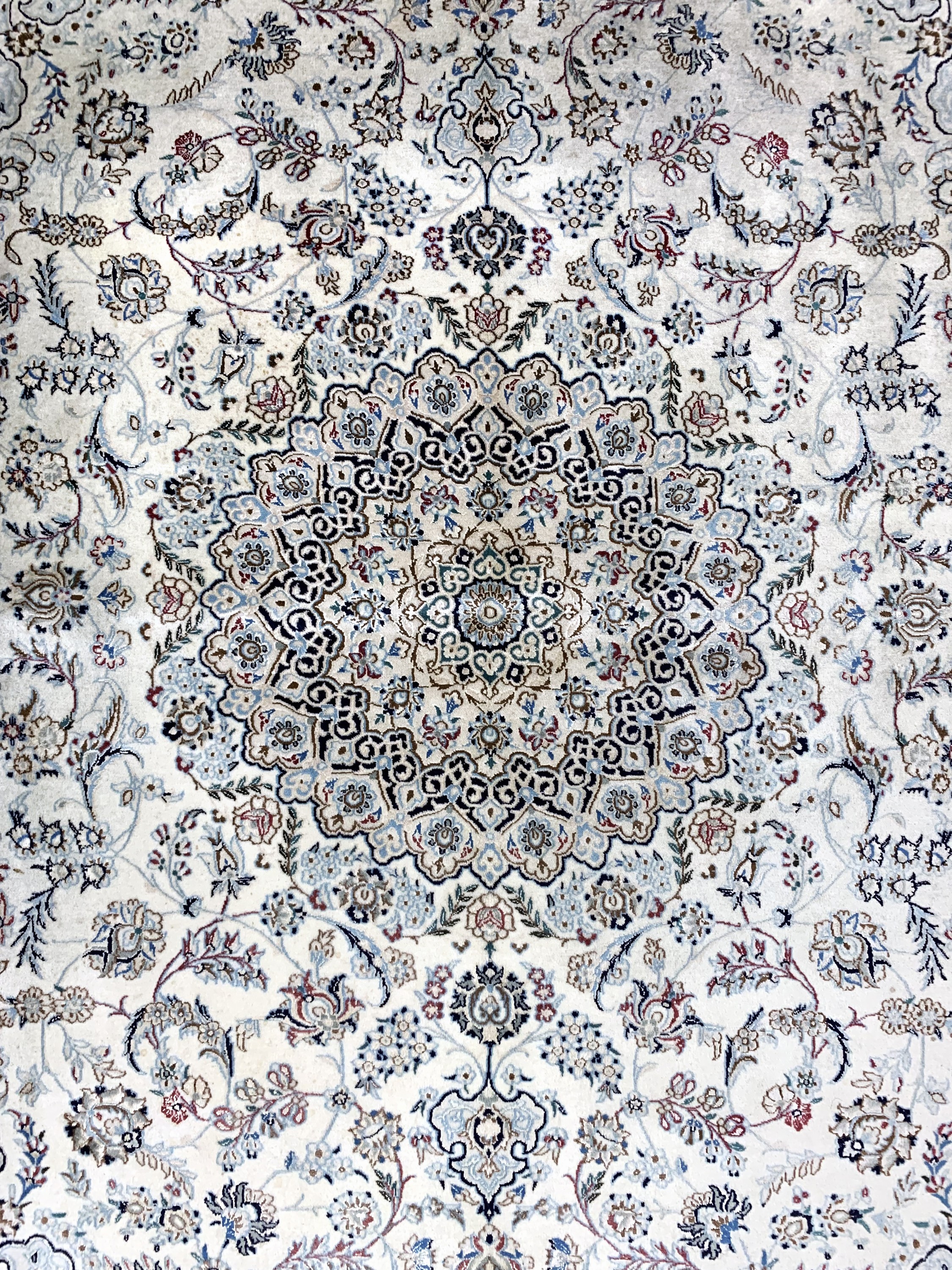 Detail c: Nain fein(6 La), Persien, Mitte 20.Jhd, Korkwolle mit Seide, ca. 244 x 167 cm, ca. 1,0Mio. Kn/qm, EHZ: 2, (verschmutzt)